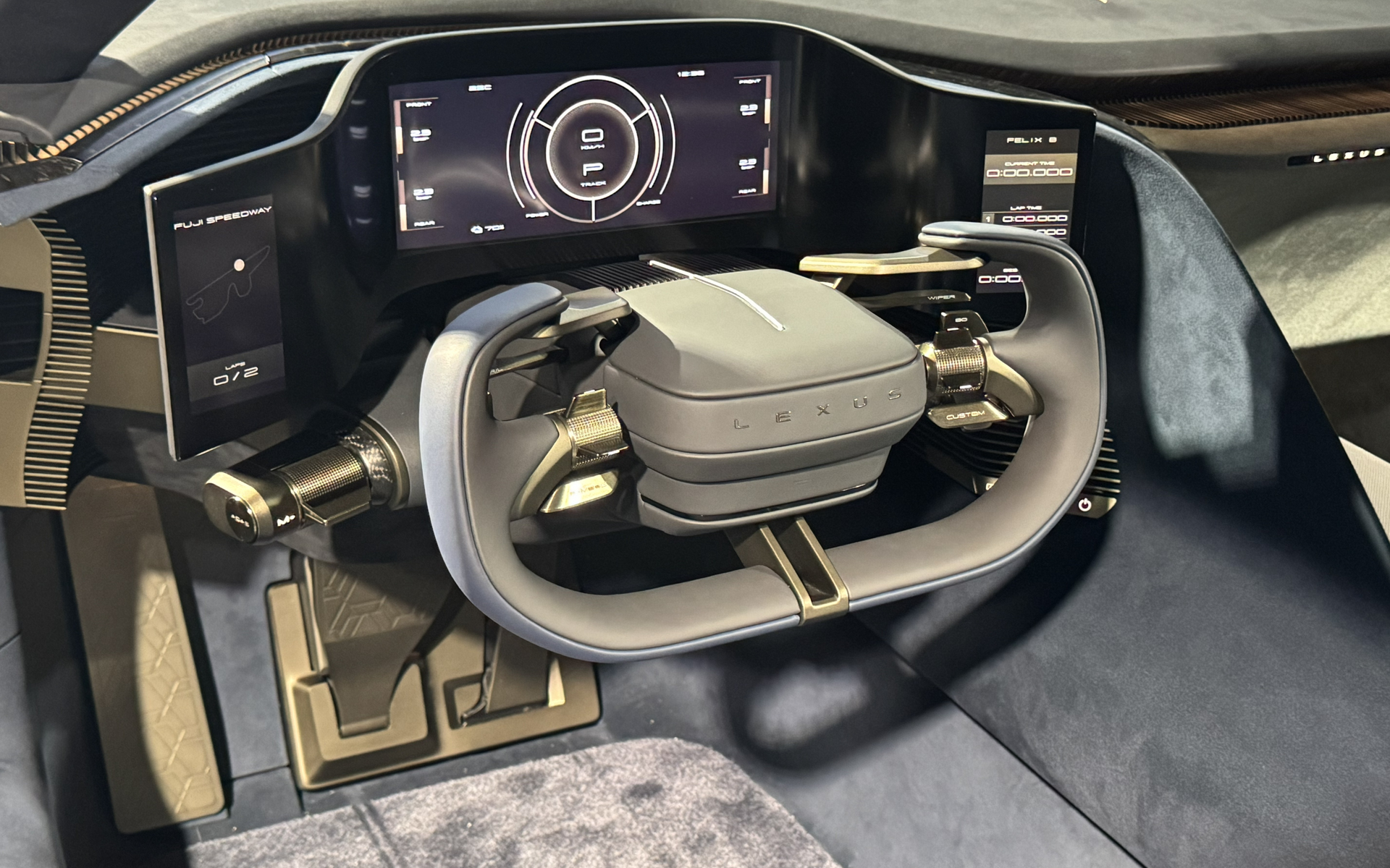 ステアリングまわりの様子