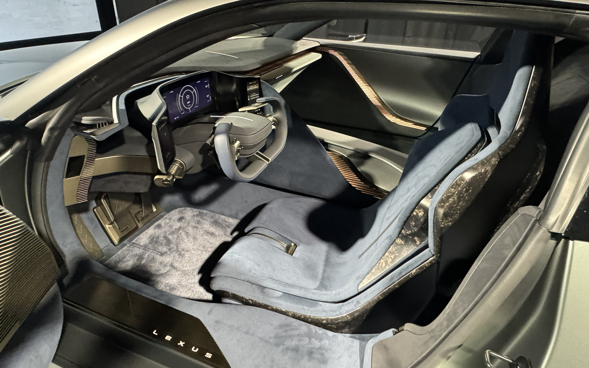 スポーツコンセプトの内装は今回のジャパンモビリティショー2025にて世界初公開となった