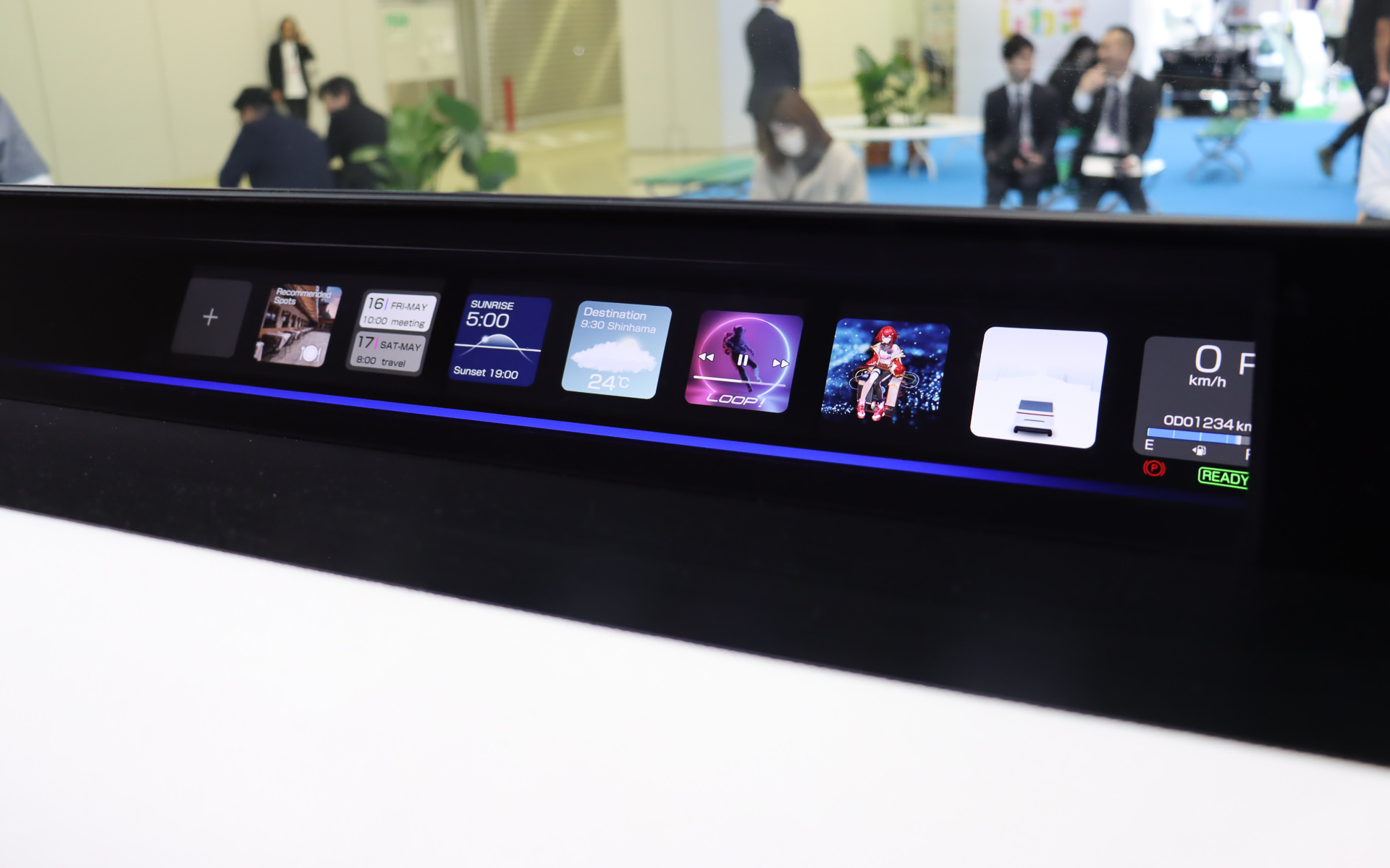 解像度の高い遠視点虚像ディスプレイには多彩な表示が可能