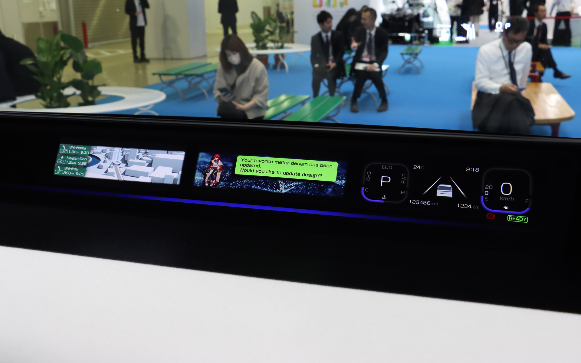 解像度の高い遠視点虚像ディスプレイには多彩な表示が可能