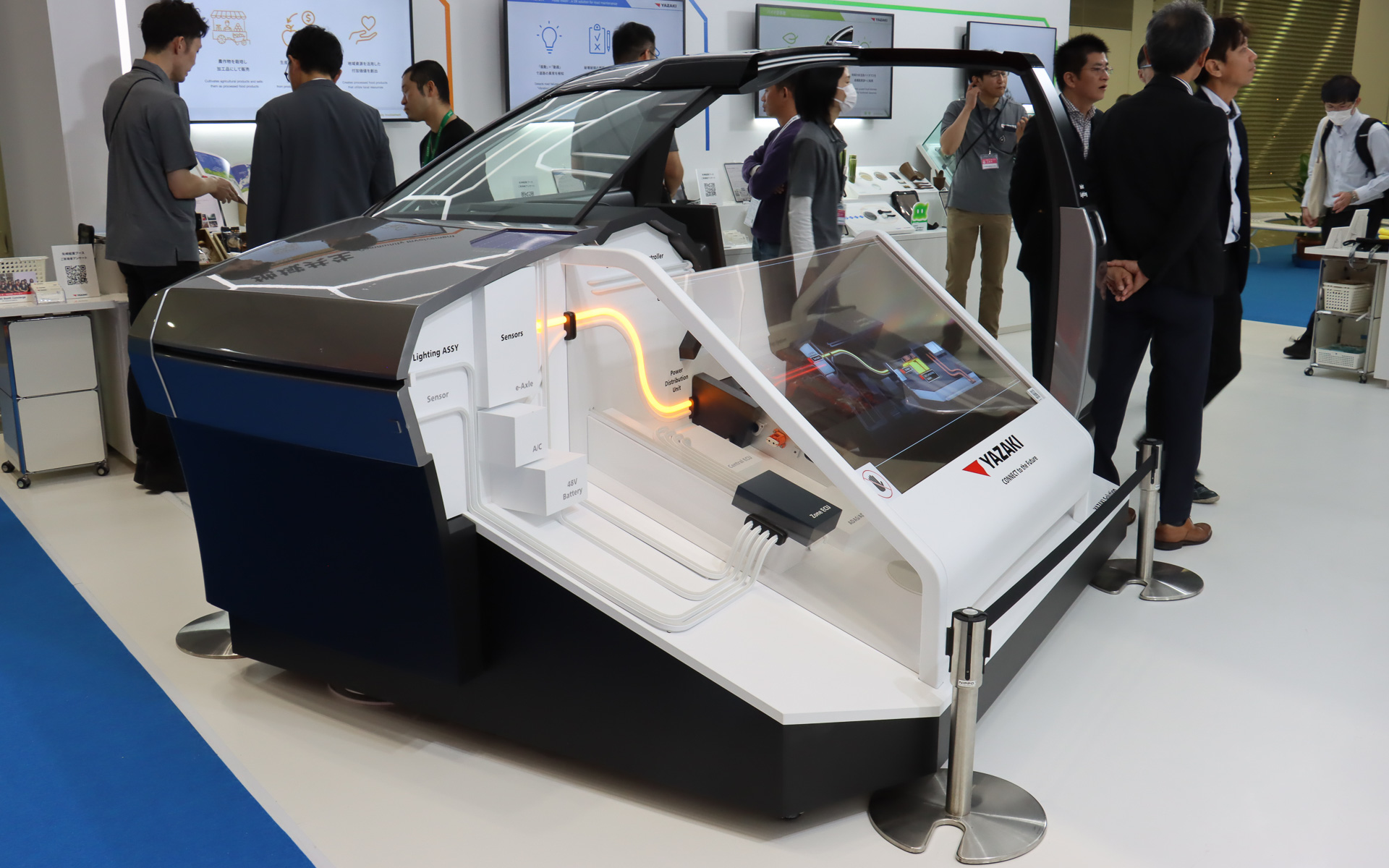 透過型ディスプレイや照明の色などで各製品がどのようなシーンで働いているのか紹介