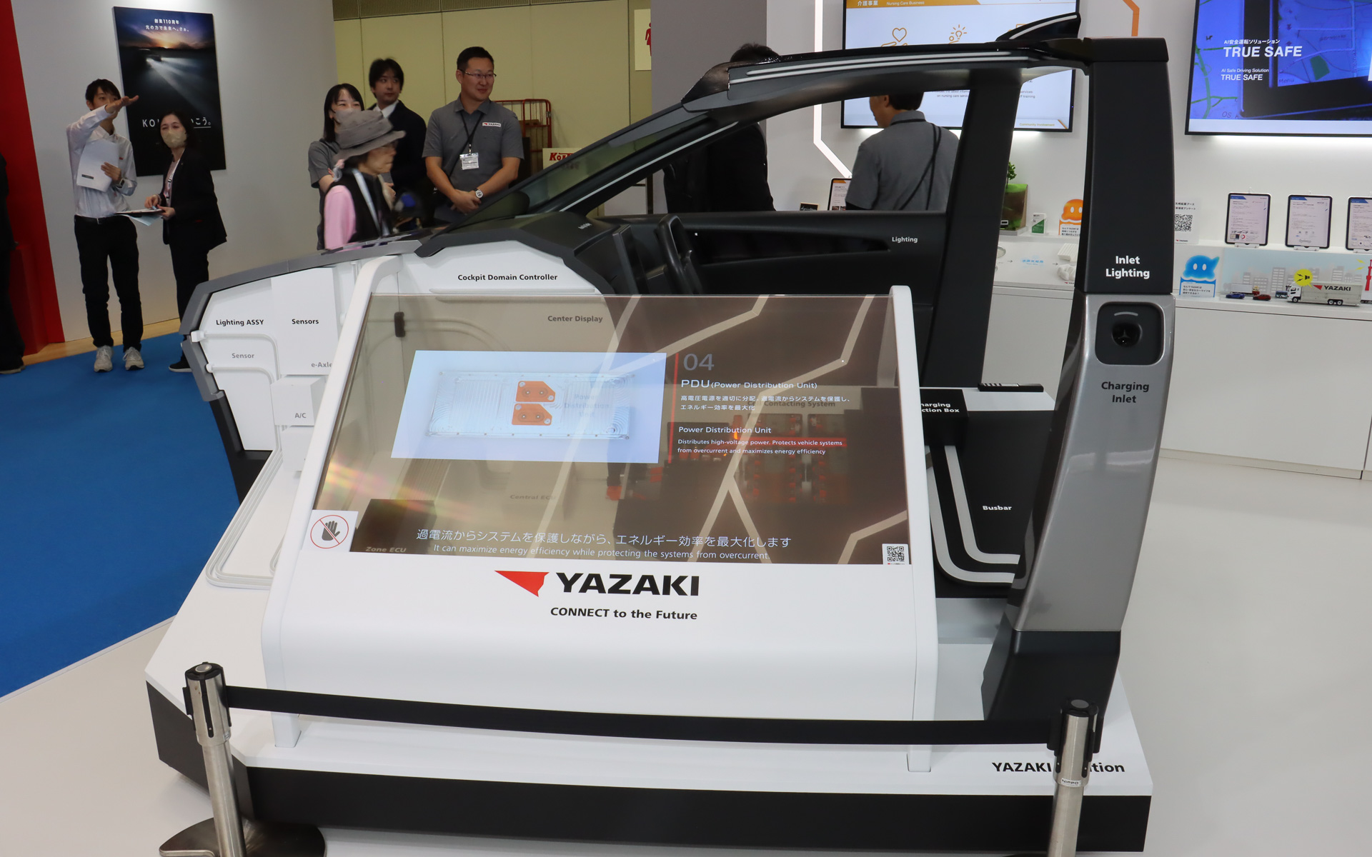 透過型ディスプレイや照明の色などで各製品がどのようなシーンで働いているのか紹介