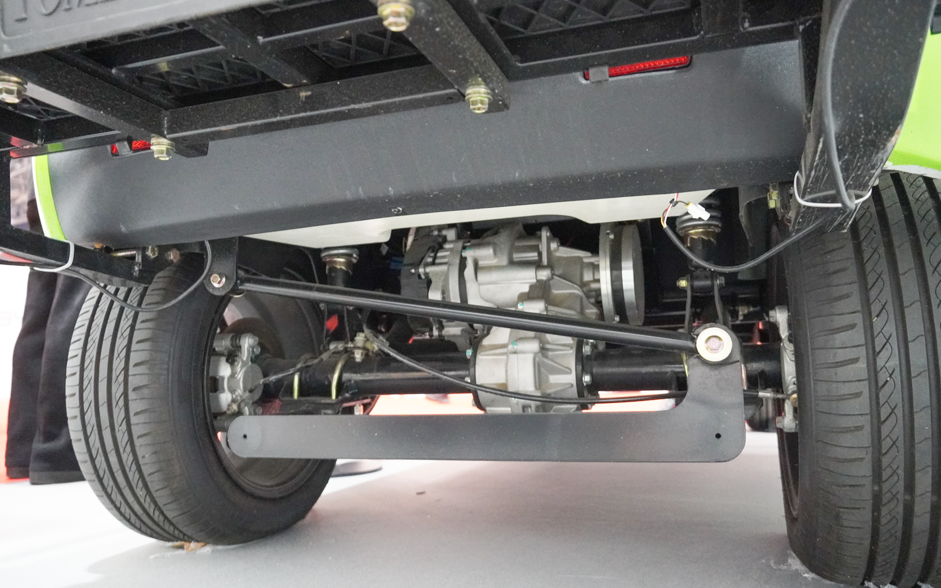 後輪には新型eAccessが搭載される