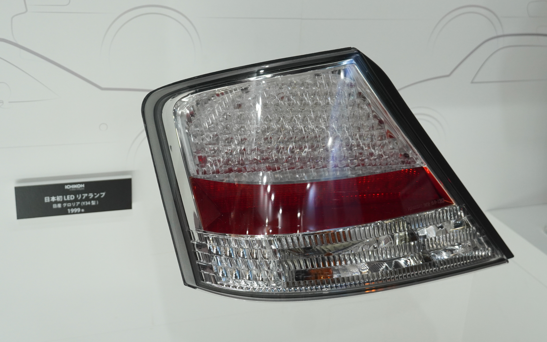 Y34型グロリアの日本初LEDリアランプ