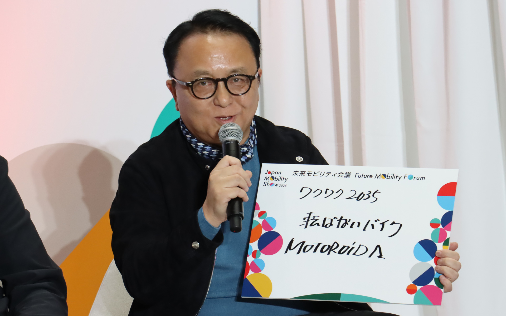 ヤマハの設楽氏の回答は「ワクワク2035 転ばないバイク MOTOROiD：Λ」