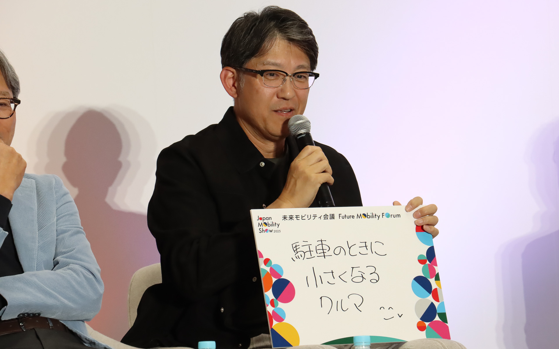 トヨタの佐藤氏の回答は「駐車のときに小さくなるクルマ」