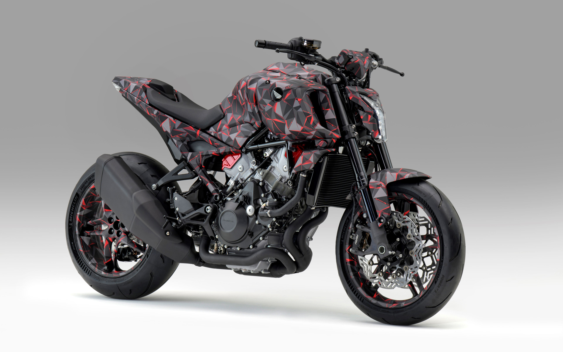 ホンダが公開した電子制御過給機付きV型3気筒エンジンを搭載したプロトタイプモデル「V3R 900 E-Compressor Prototype」