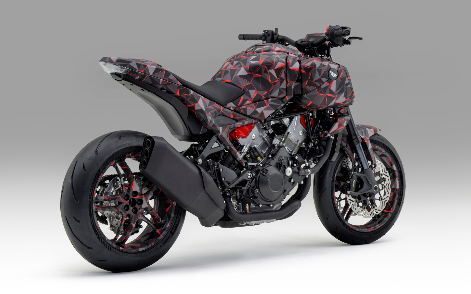 ホンダが公開した電子制御過給機付きV型3気筒エンジンを搭載したプロトタイプモデル「V3R 900 E-Compressor Prototype」