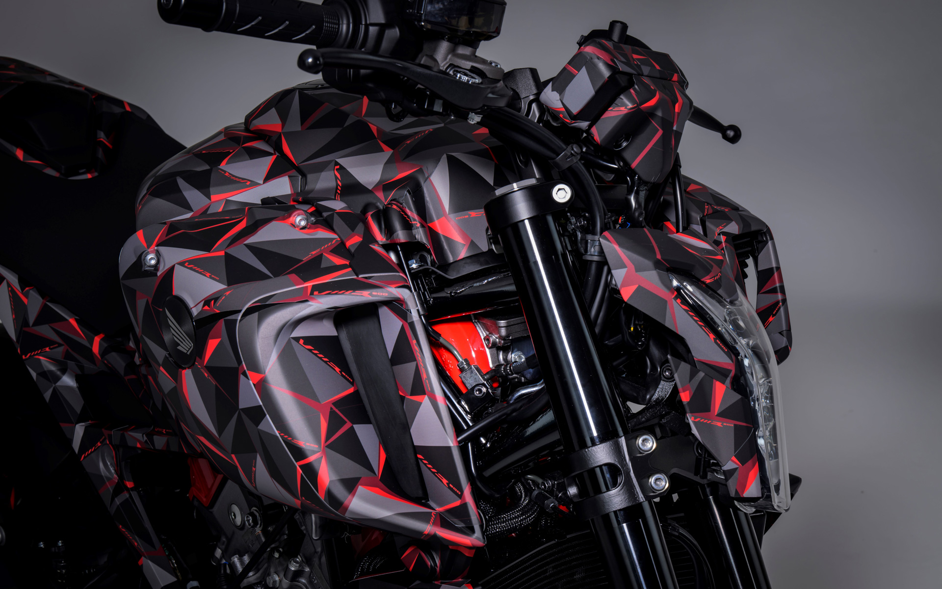 ホンダが公開した電子制御過給機付きV型3気筒エンジンを搭載したプロトタイプモデル「V3R 900 E-Compressor Prototype」