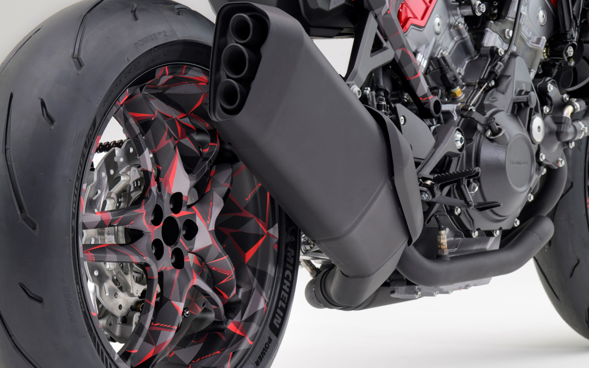 ホンダが公開した電子制御過給機付きV型3気筒エンジンを搭載したプロトタイプモデル「V3R 900 E-Compressor Prototype」