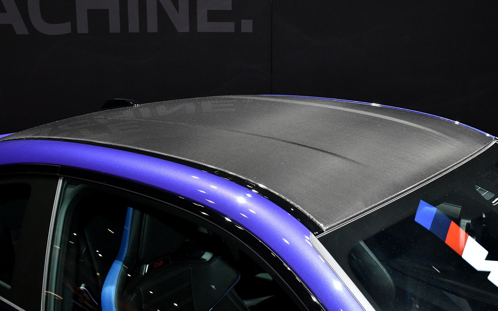 ルーフやトランク・リッドなどにCFRP（炭素繊維強化プラスチック）を採用