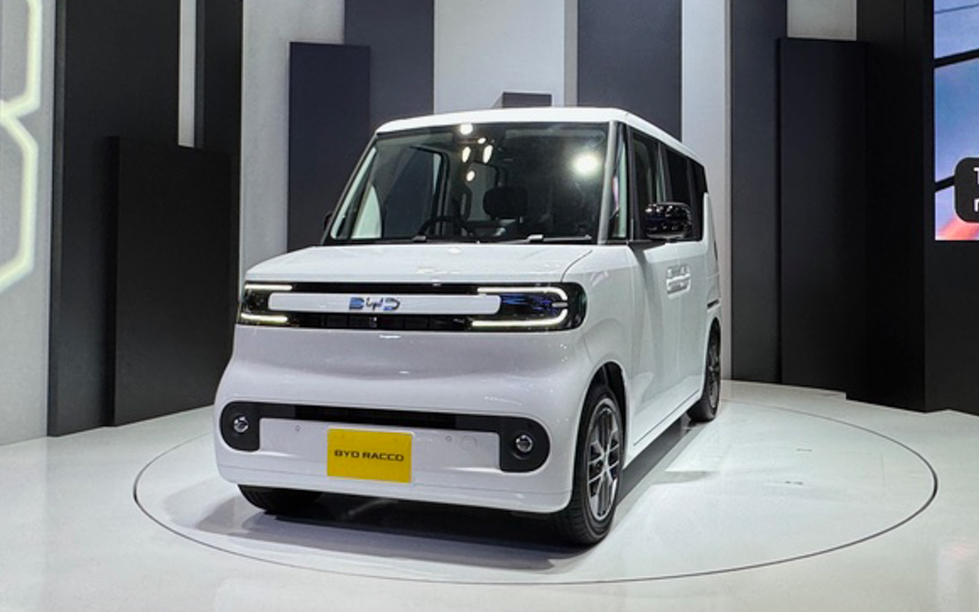 2026年夏に日本導入予定だという、BYD RACCO。軽規格のEVは来年もっと盛り上がる予感がします