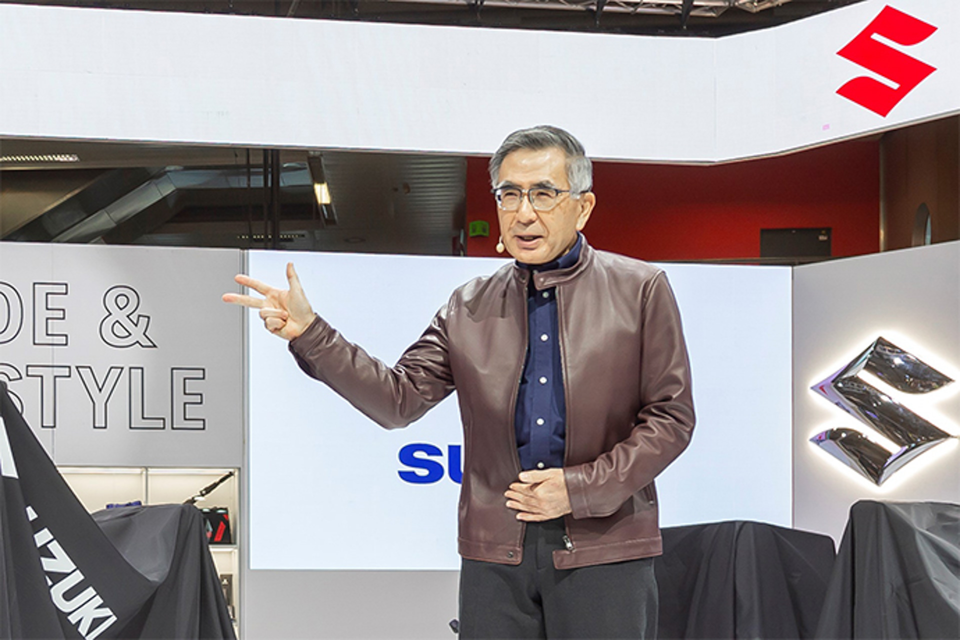 革ジャン姿で登場したスズキ代表取締役社長 鈴木俊宏氏