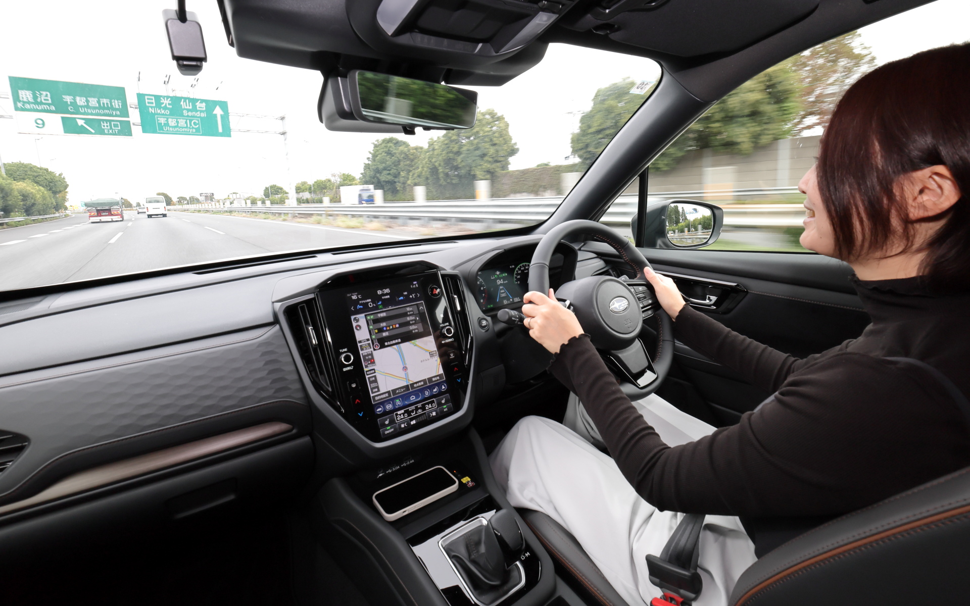 車高があるため重心も高めになりがちなSUVでも、ブレることなく高速道路を安定して走れる