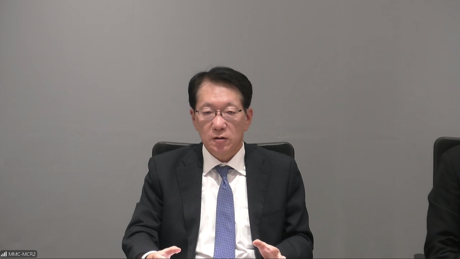 2025年度上期決算について説明する三菱自動車工業株式会社 代表執行役社長 兼 最高経営責任者 加藤隆雄氏