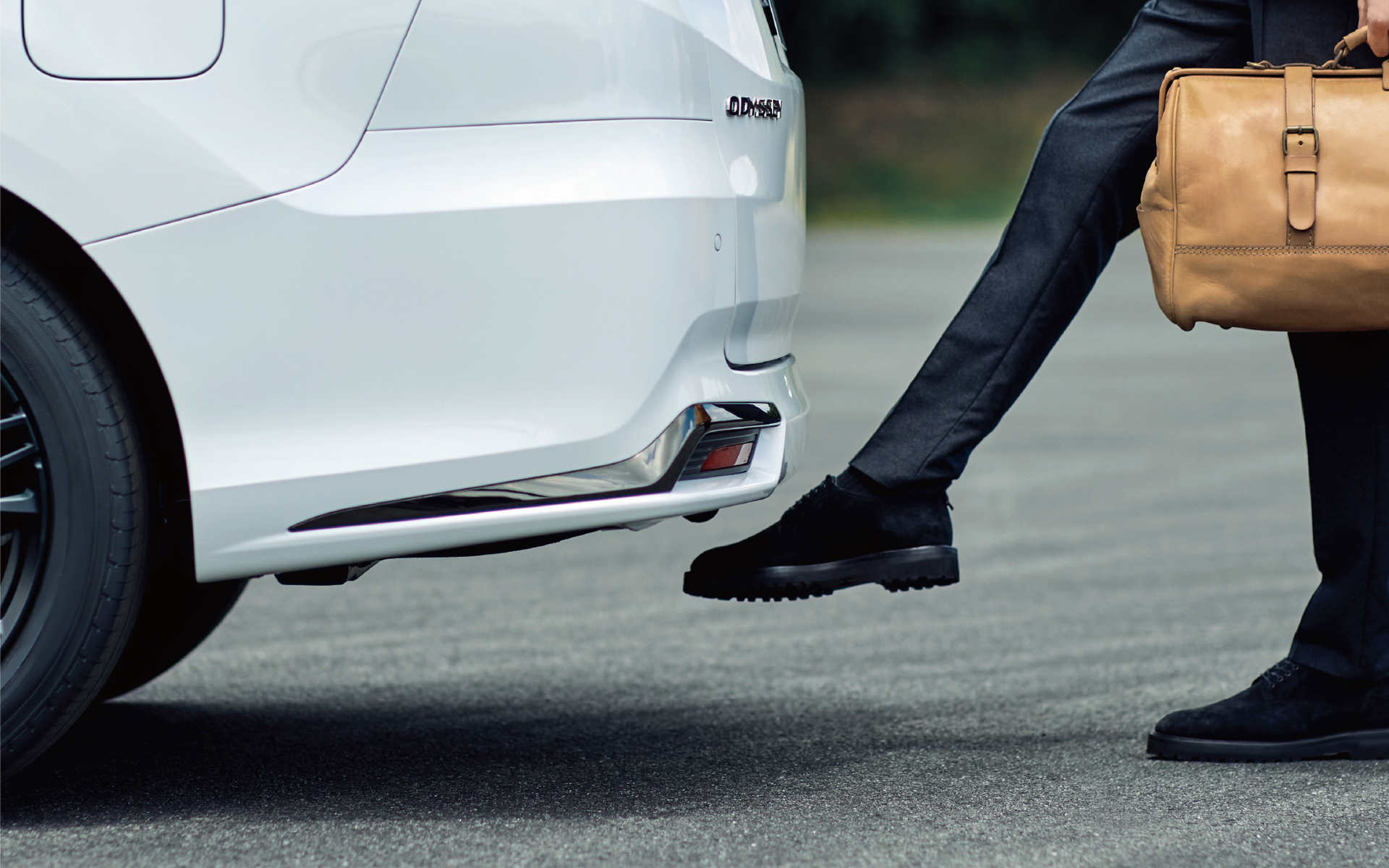 ハンズフリーアクセスパワーテールゲートも標準装備