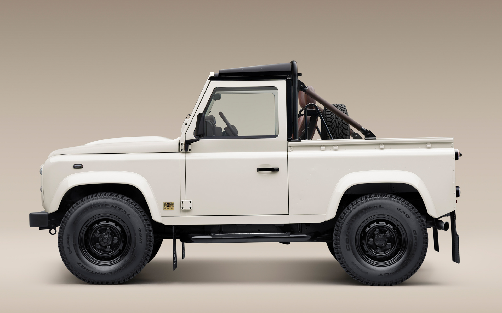 クラシック ディフェンダー ワークス V8 ムロマチ エディション 90はソフトトップ仕様