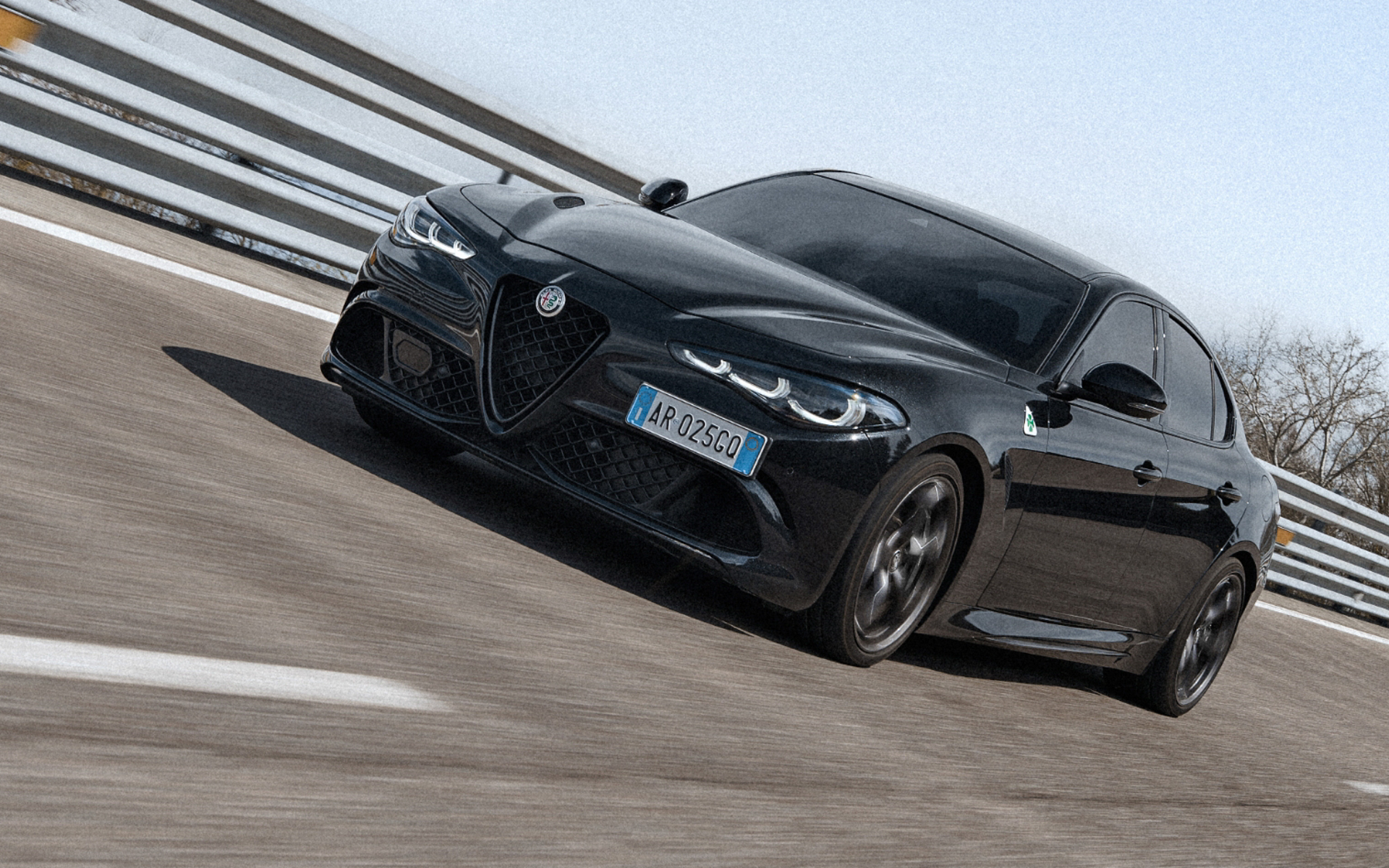 アルファ ロメオ、限定46台の「ジュリア クアドリフォリオ エストレマ」