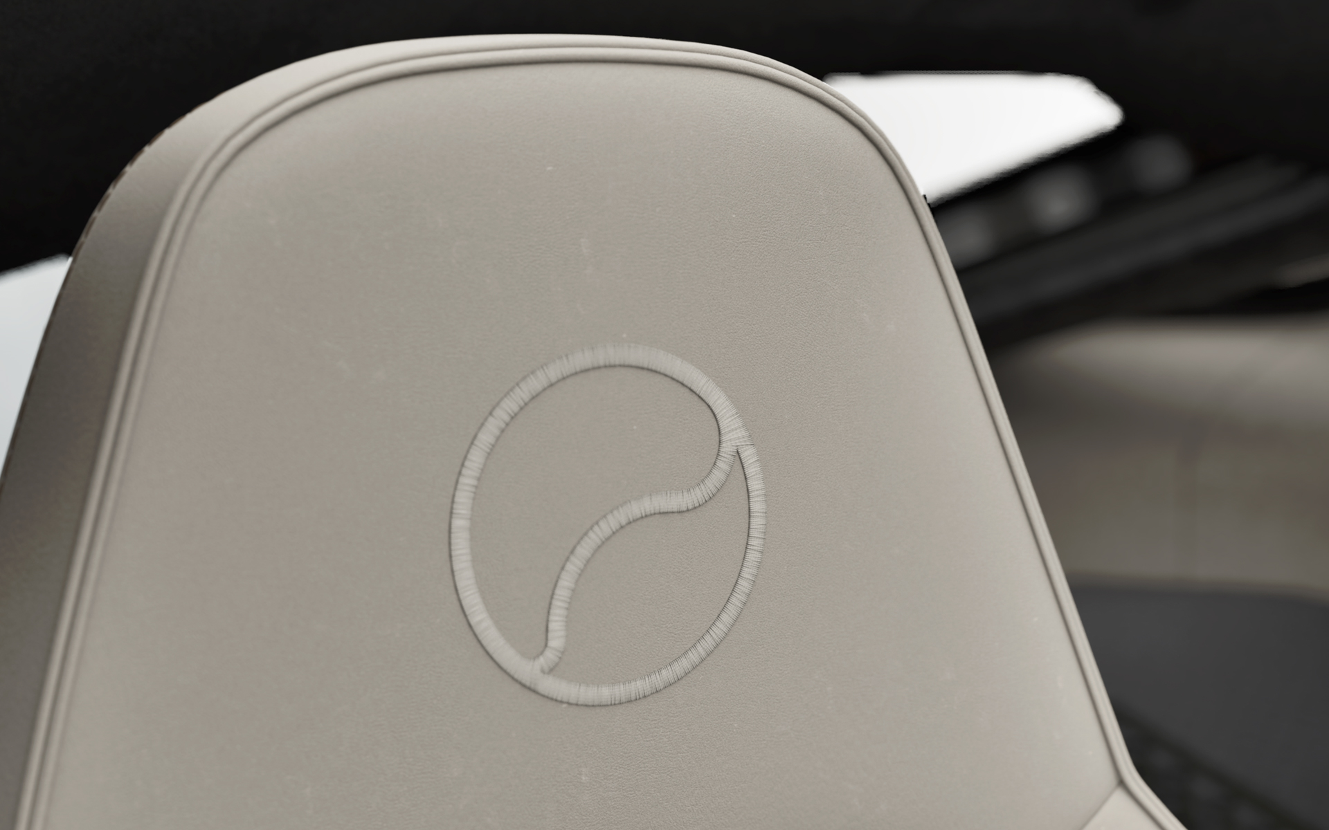 ヘッドレストにはMTCを上から見たデザインの刺繍が施される