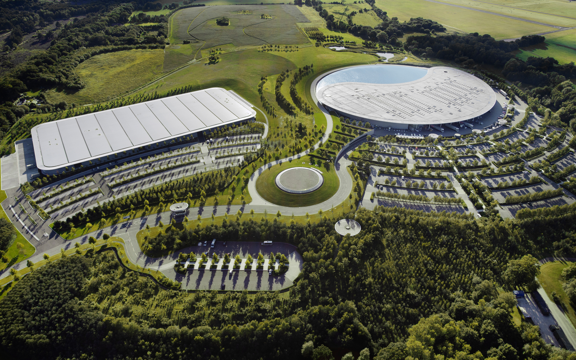 英国ウォーキングにあるマクラーレン・テクノロジー・センター（MTC）