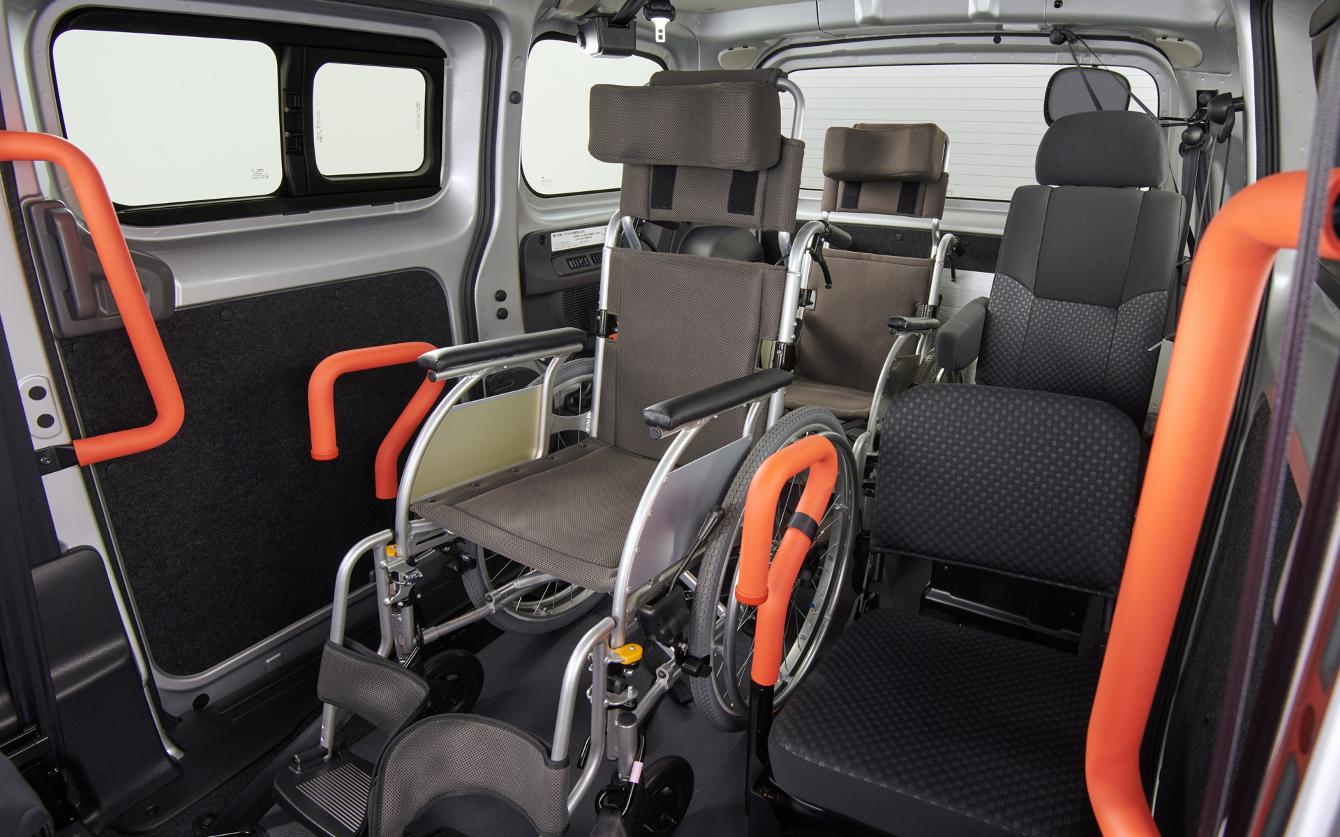 NV200バネット「チェアキャブ」