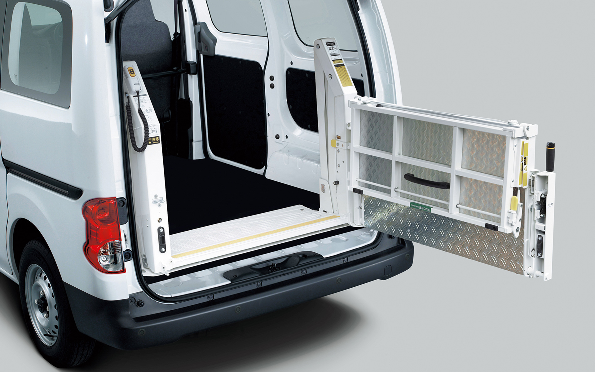 NV200バネット リフター付バン