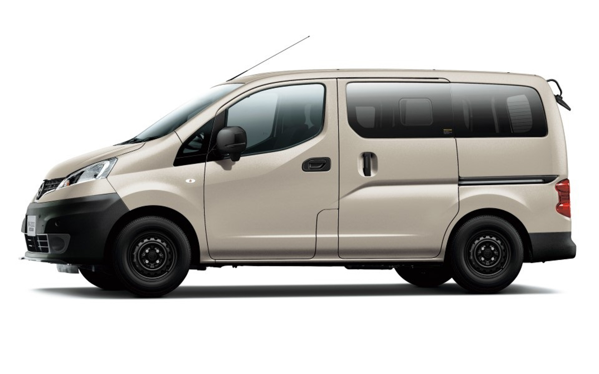 NV200バネットの新グレード「Outdoor Black Edition」