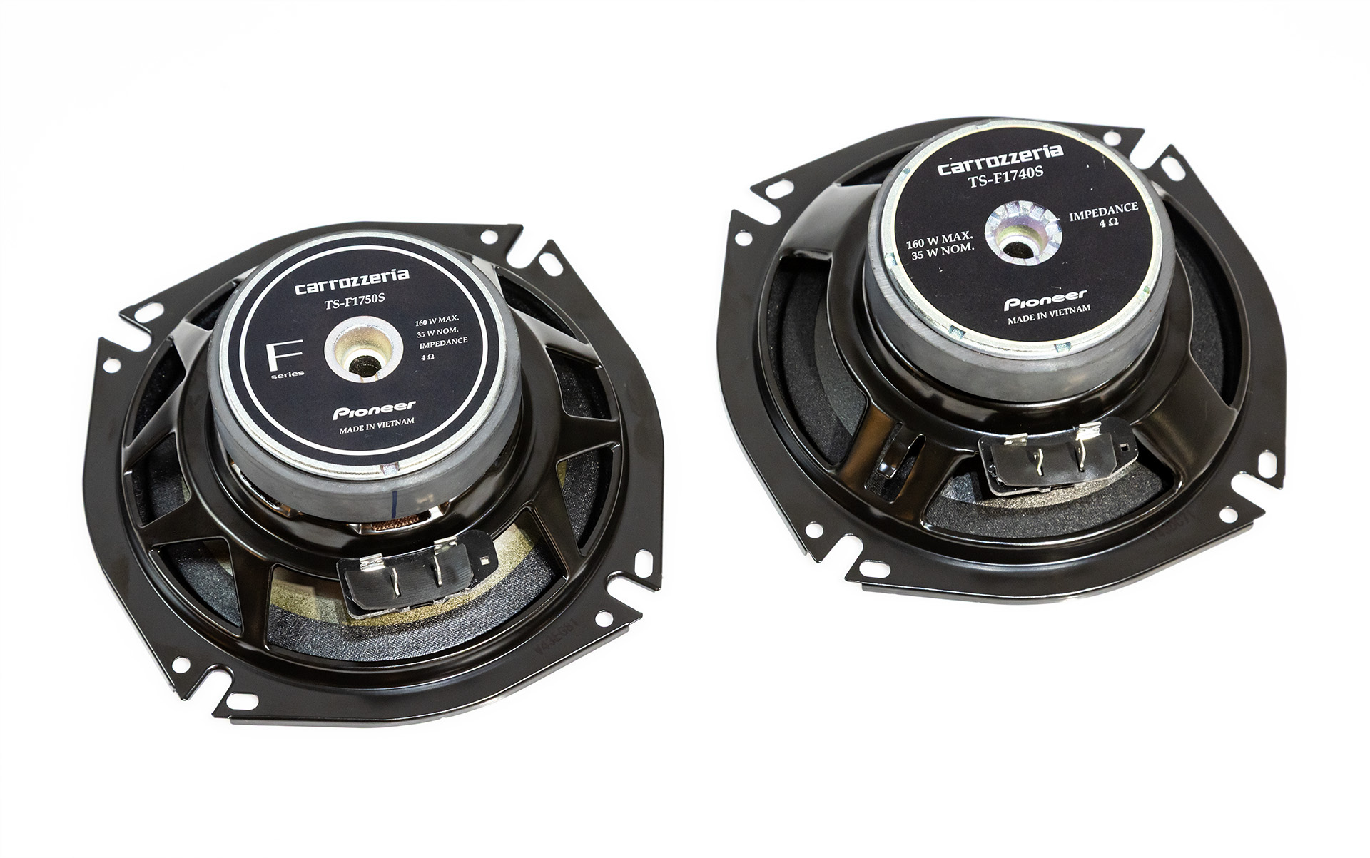 振動板やフレームなど見た目だけでも大きく変わっている