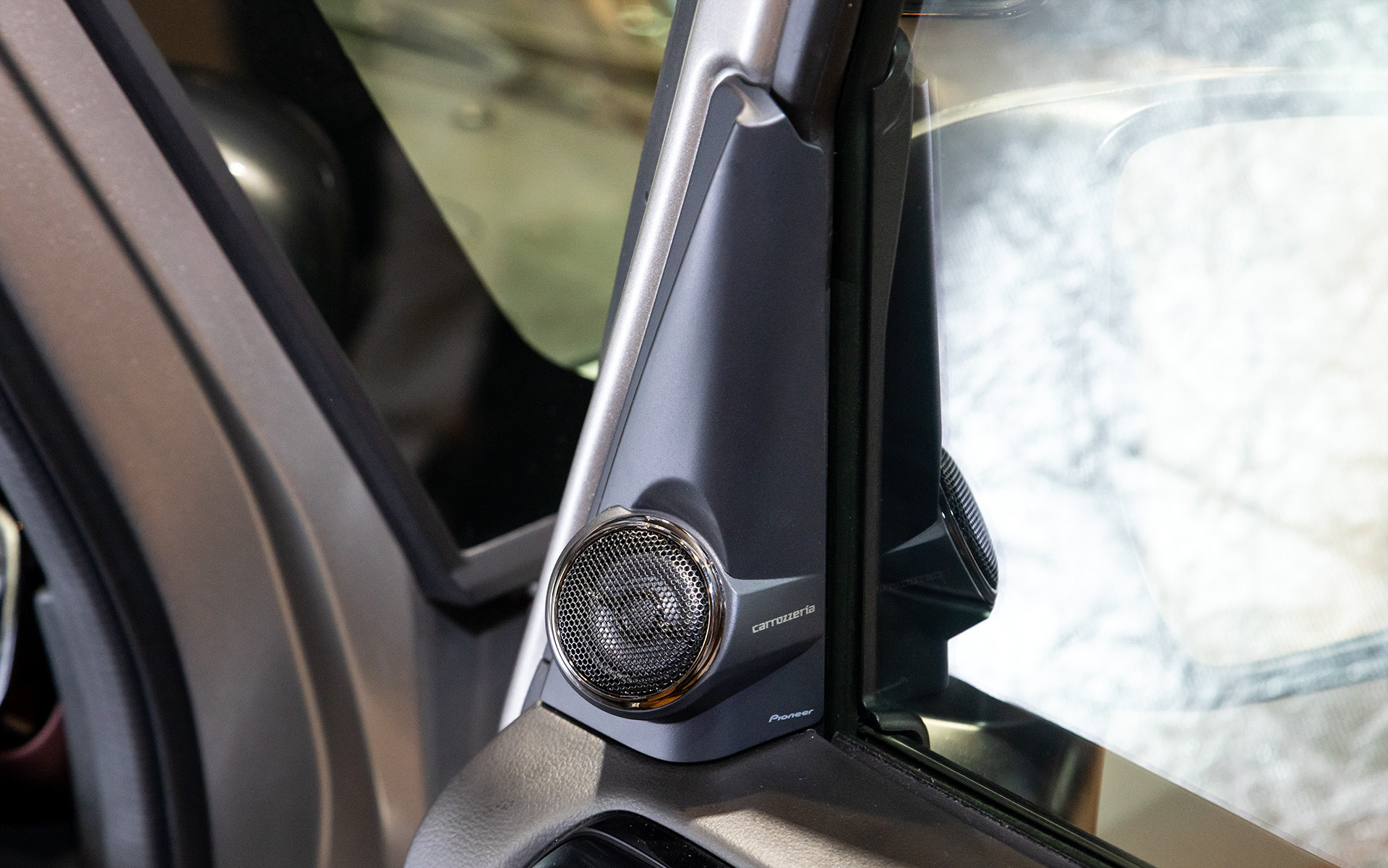 TS-F1750Dのトゥイーターは専用キットでスマートに装着