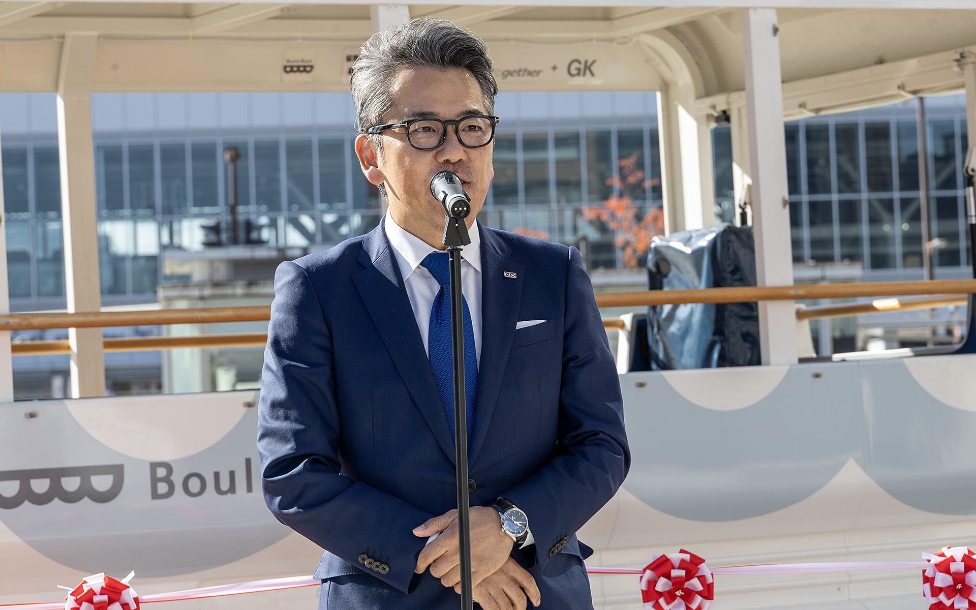 ブールバールエリアマネジメント富山の事務局長 市森友明氏もあいさつ。グリーンスローモビリティの運行は同社が受け持っている