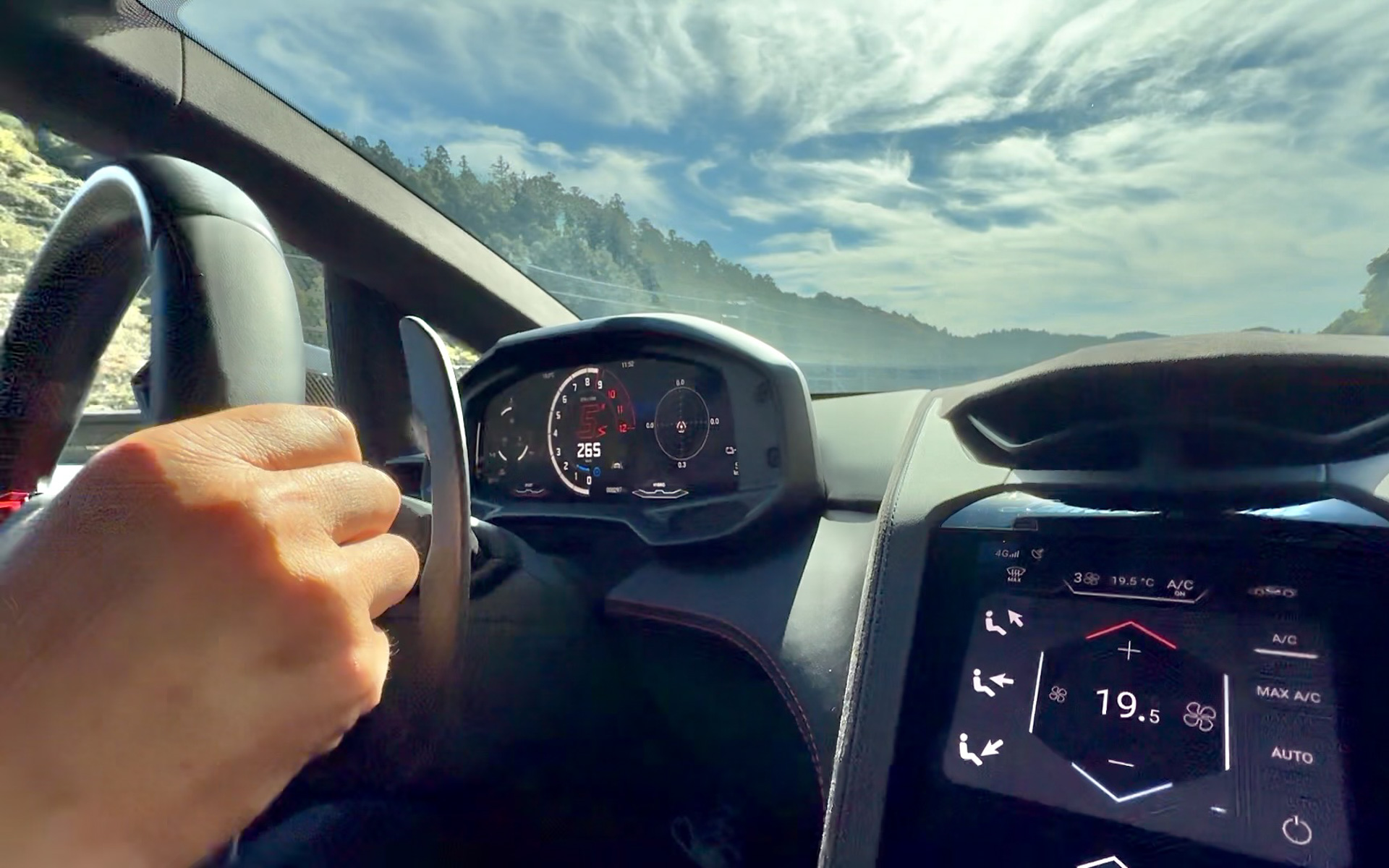 メーターは265km/hを記録