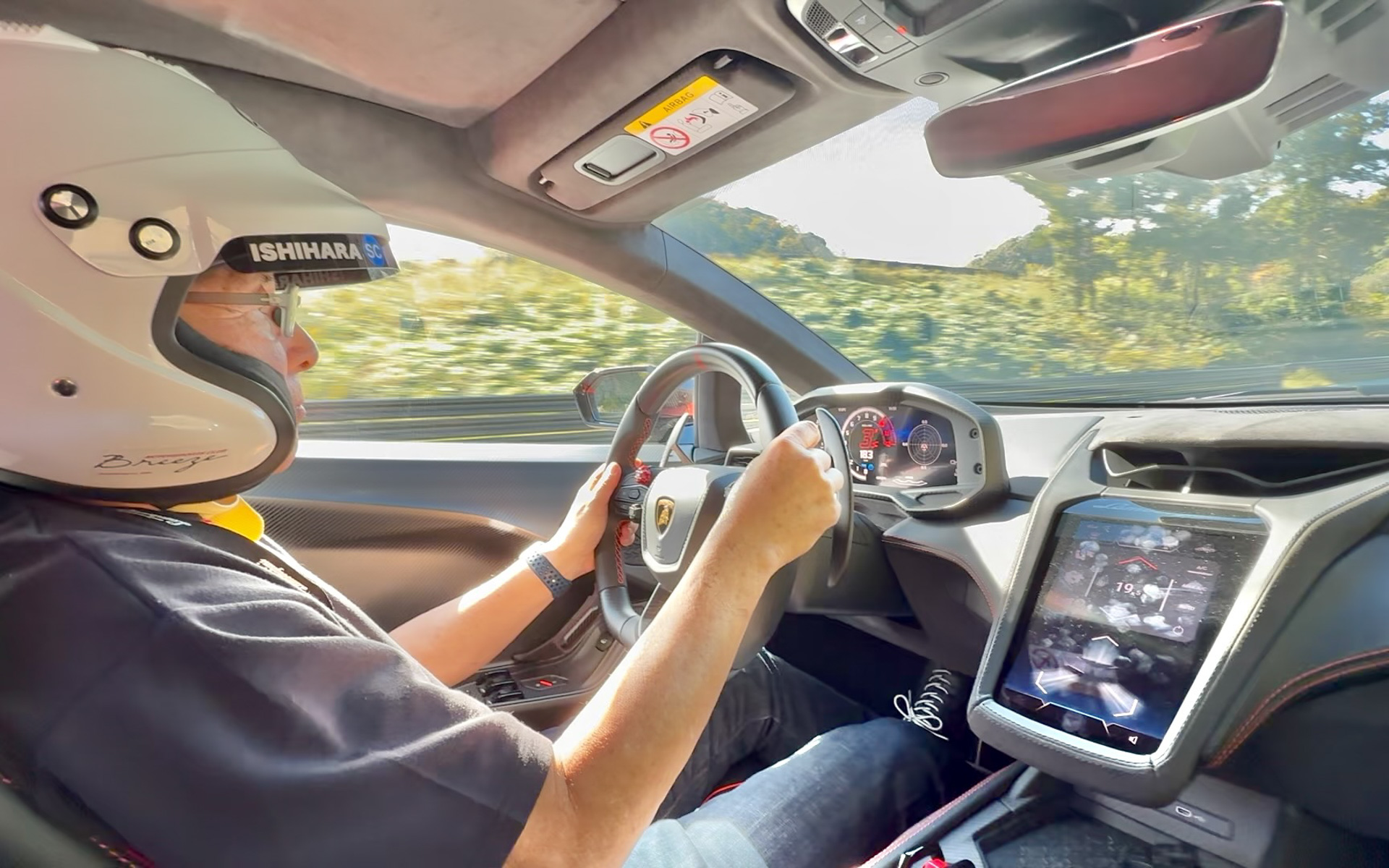 エンジン回転数は1万回転まで回すことが許された