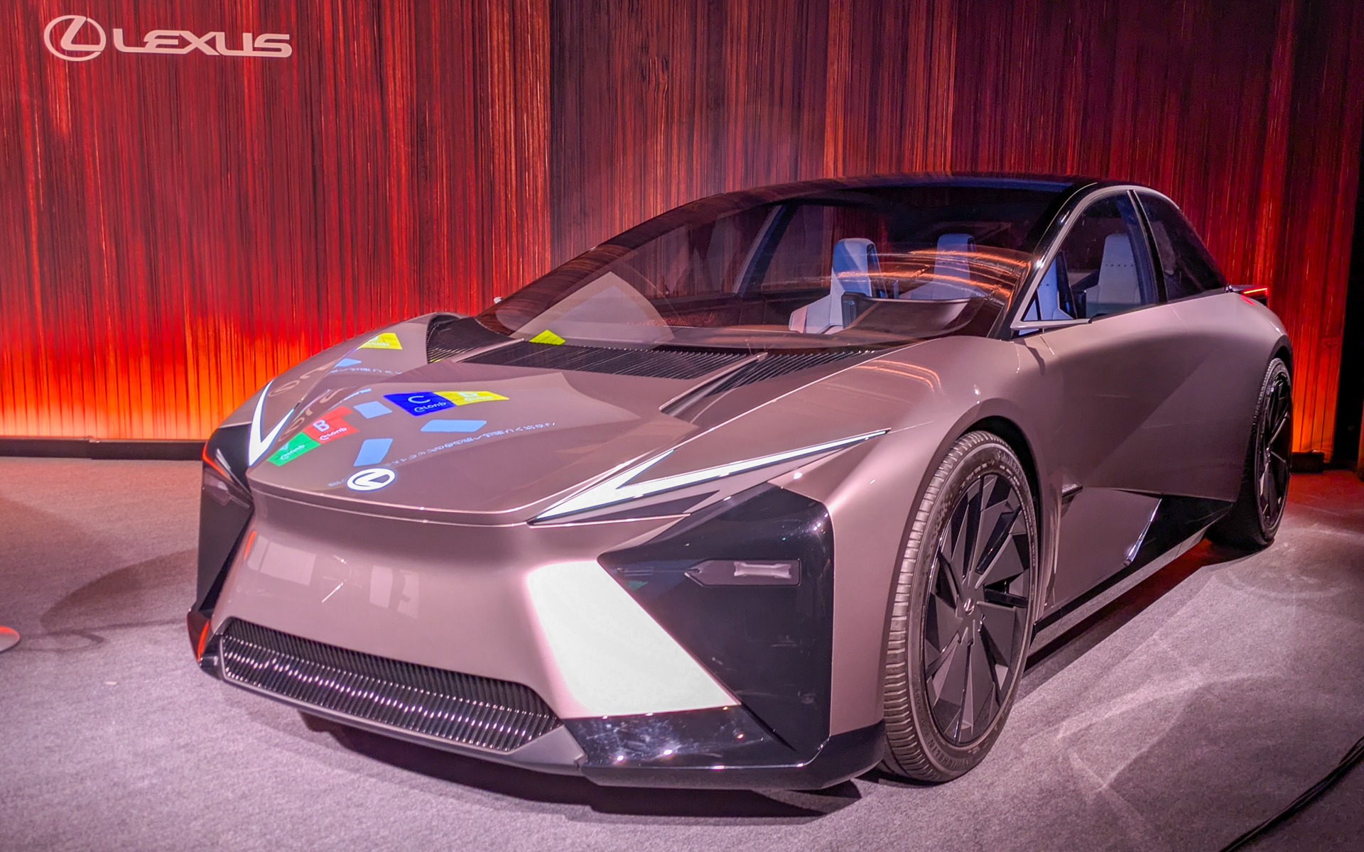 ジャパンモビリティショー2023で公開されたレクサス次世代BEVのコンセプトモデル「LF-ZC」も展示されていた