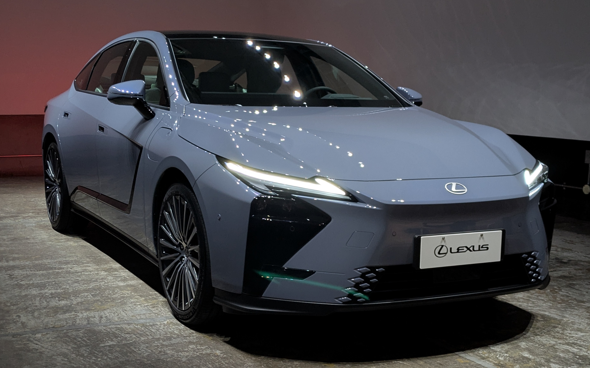 新型ES 350e（中国仕様）