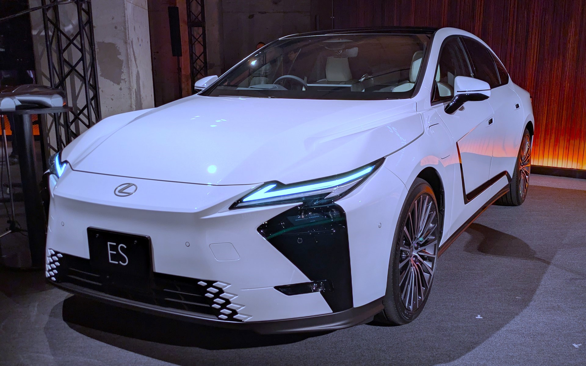 レクサス新型「ES 350e」（日本仕様）