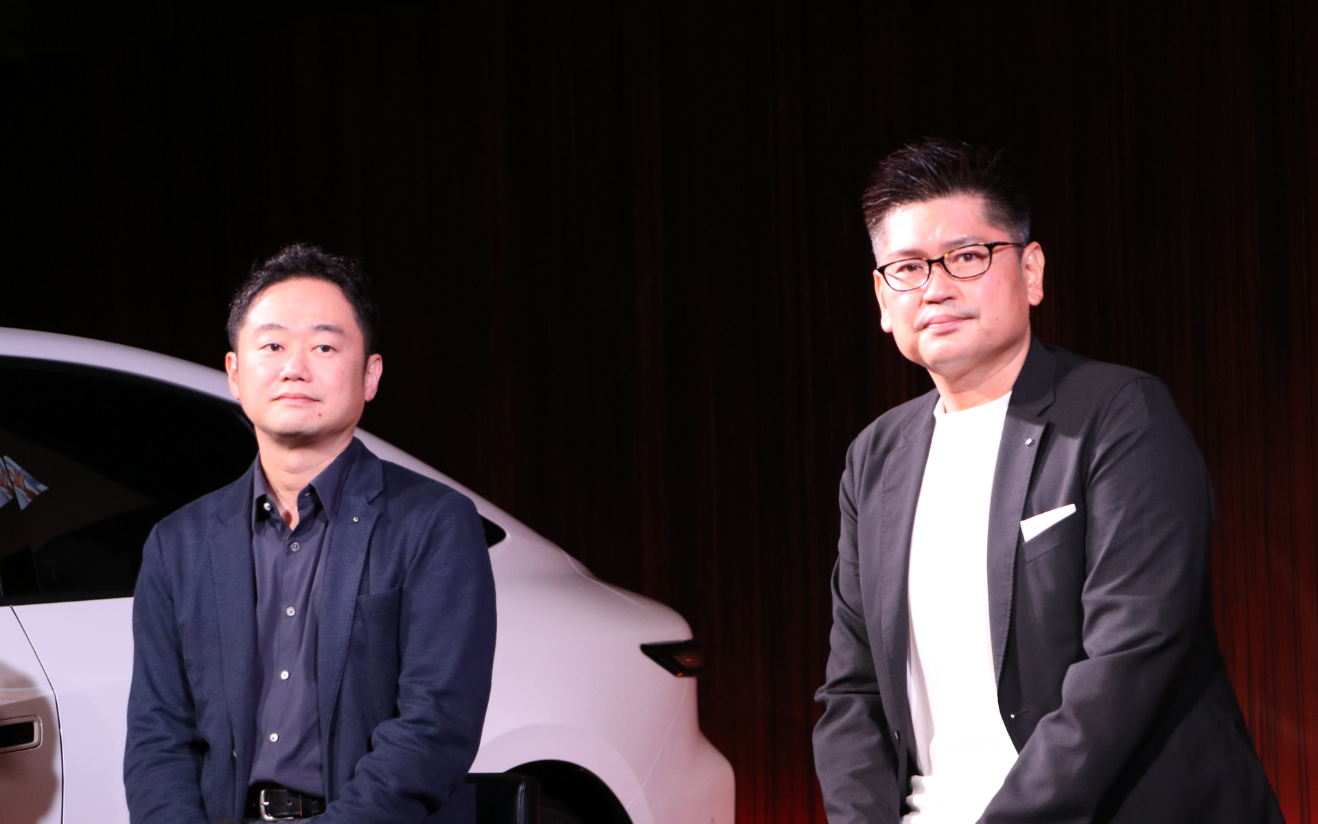 イベント「SENSES-五感で感じるLEXUS体験」の会場でトークショーを実施したレクサス 事業企画部 部長 横濱拓哉氏（左）と、Lexus International LEXUS Electrified開発部 部長 井藤進矢氏（右）