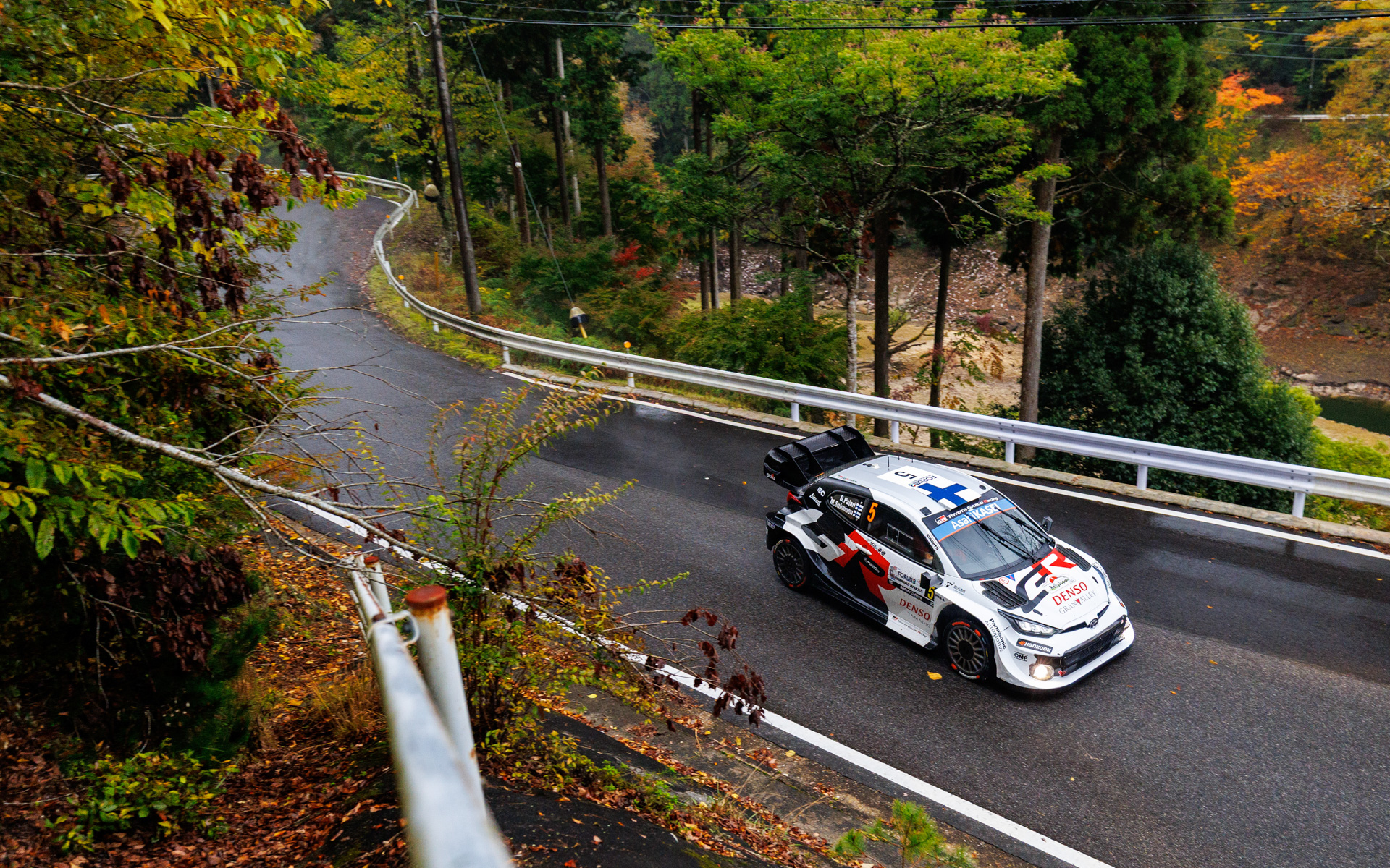 5号車（サミ・パヤリ、マルコ・サルミネン組）