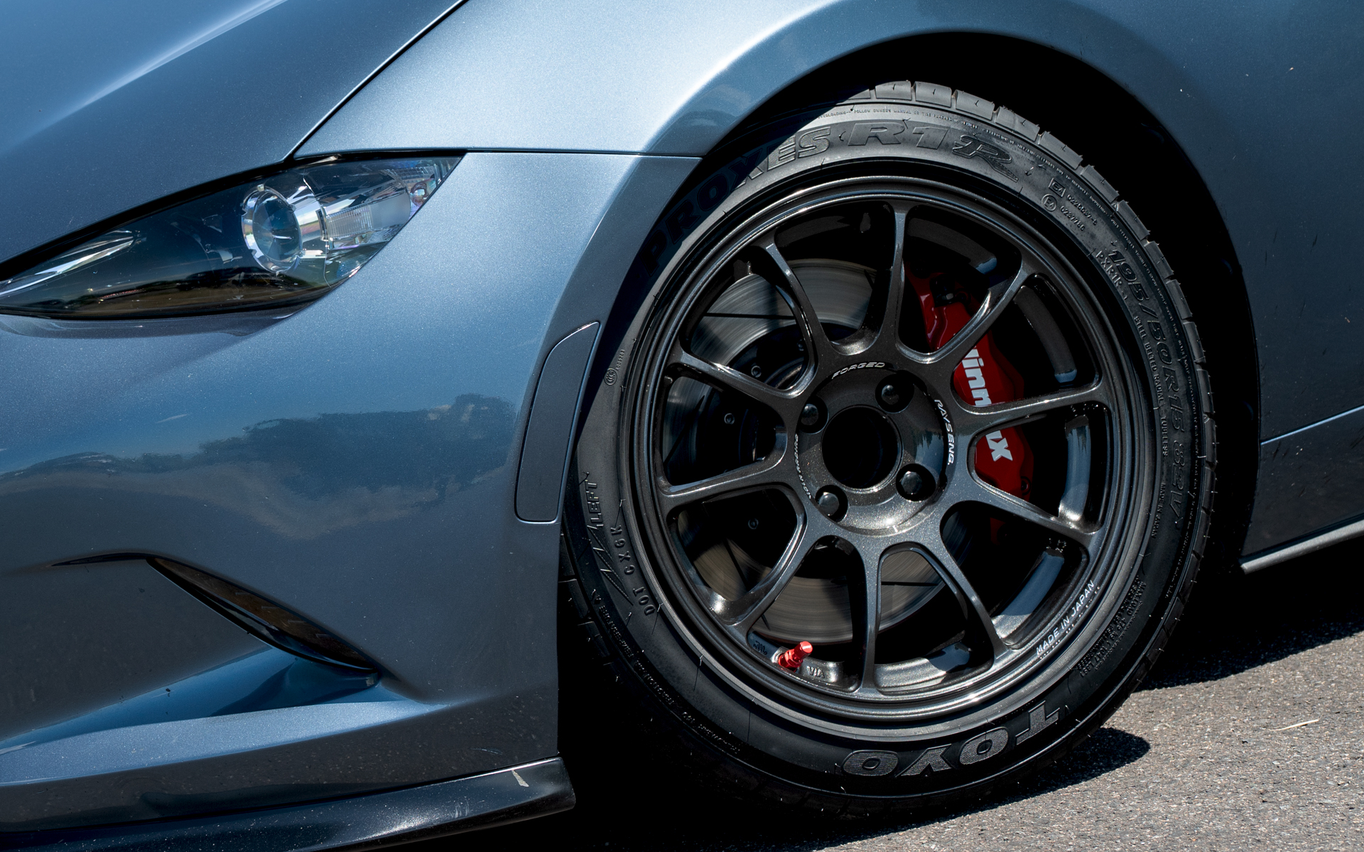 10本スポークを採用するZE40