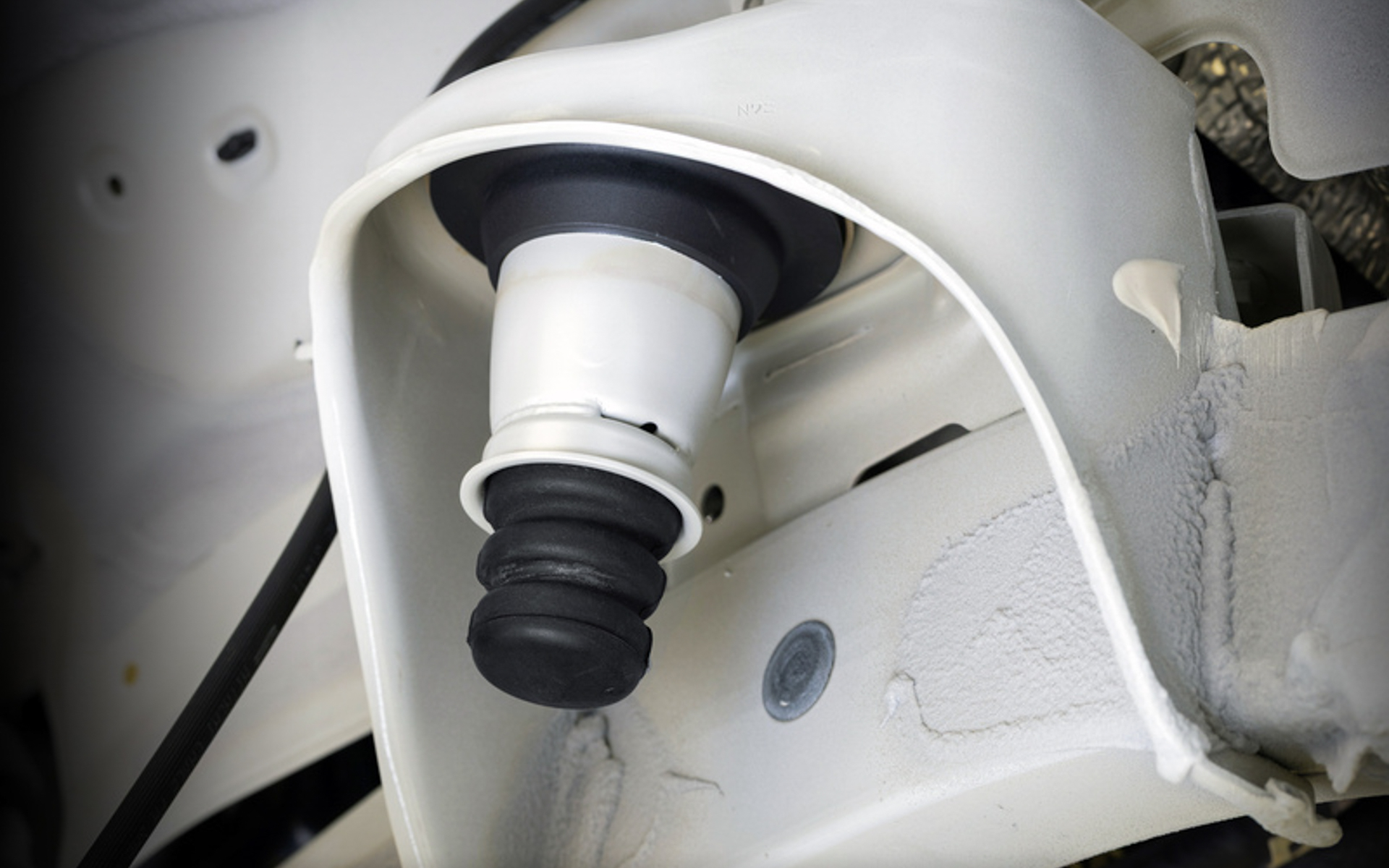 レスポンシブアッパーシート装着イメージ（フロント）