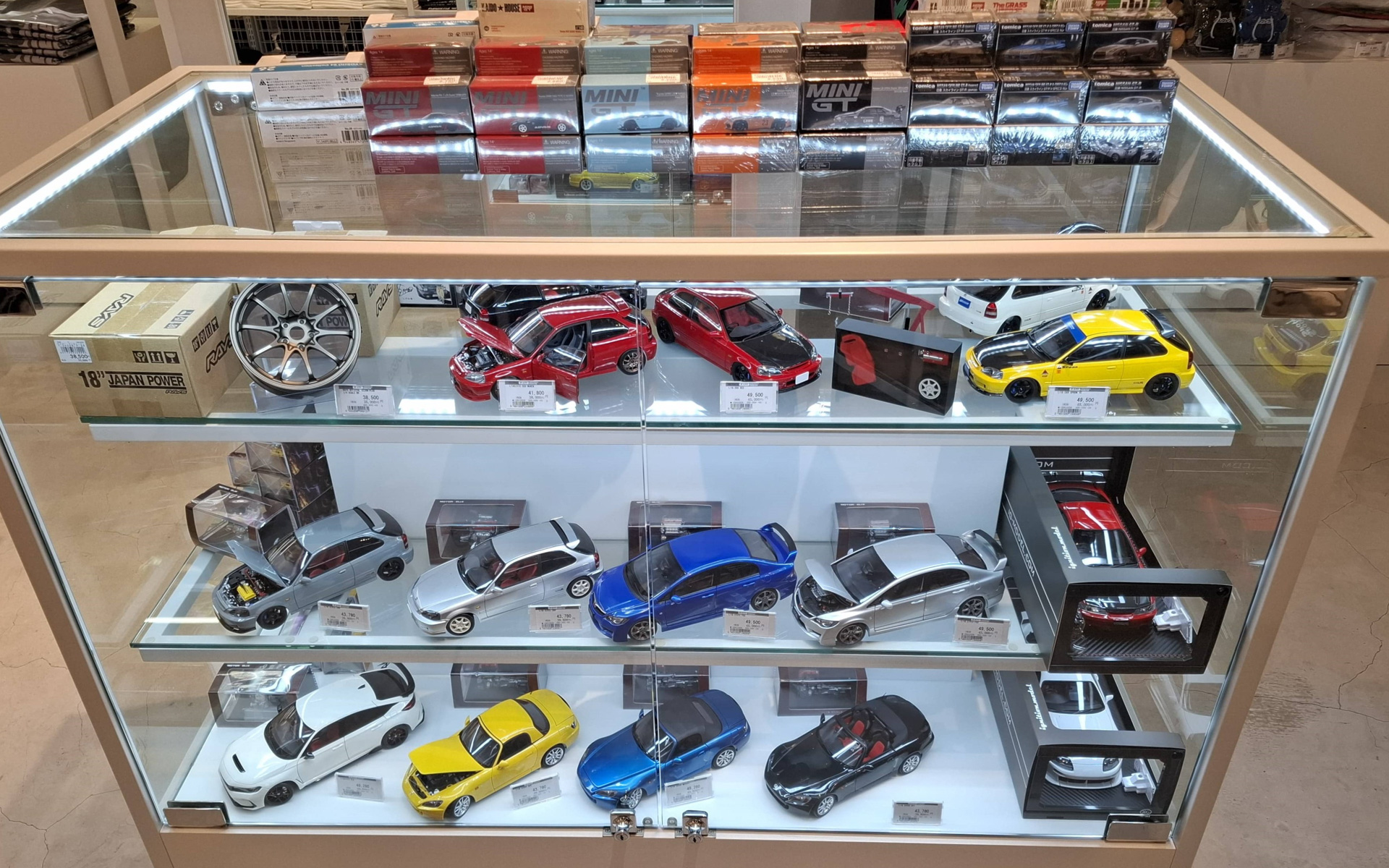 さまざまなミニカーをラインアップ