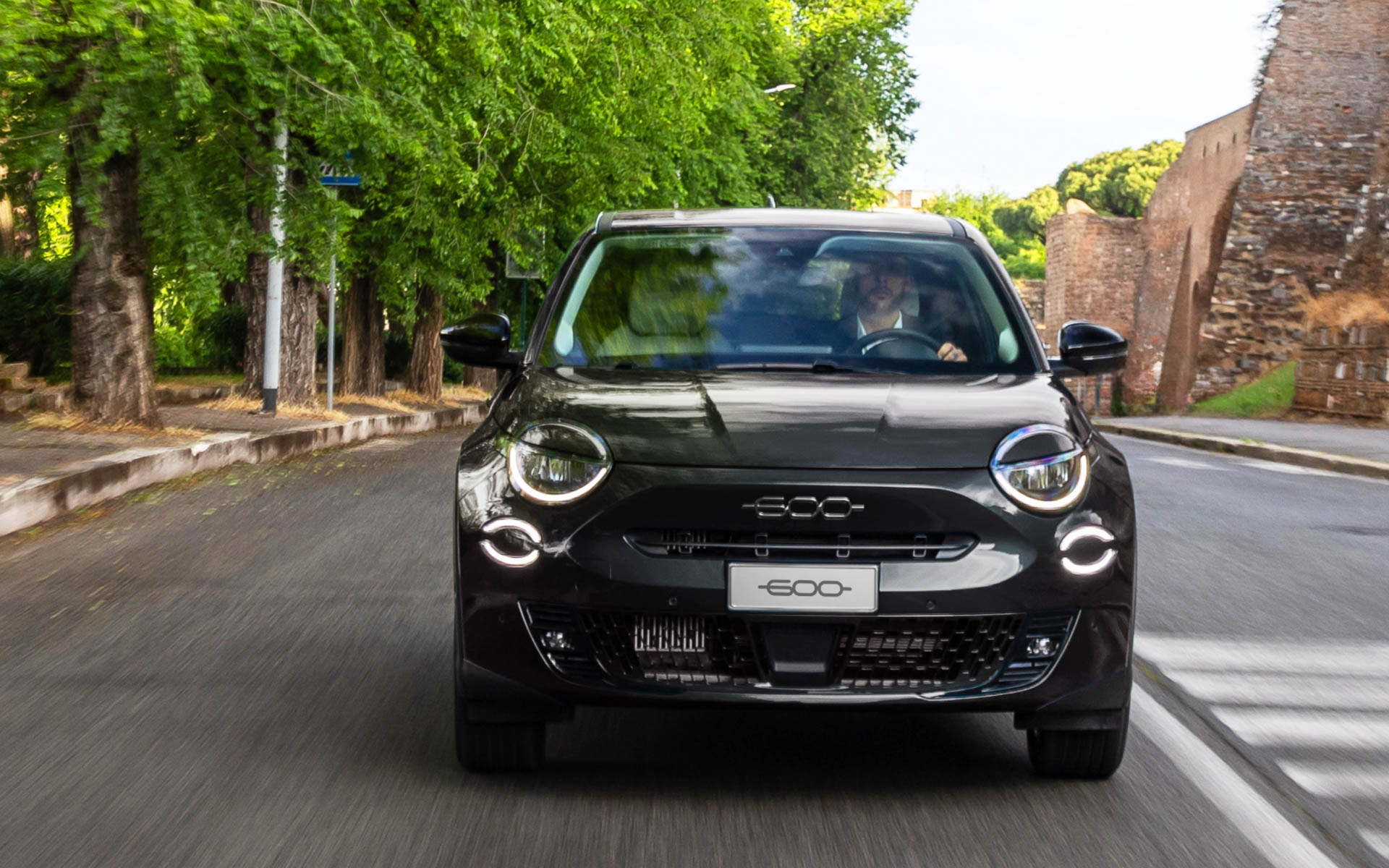 600 ハイブリッド ネロ チネマ