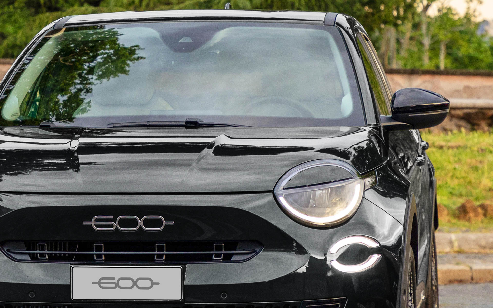 600 ハイブリッド ネロ チネマ