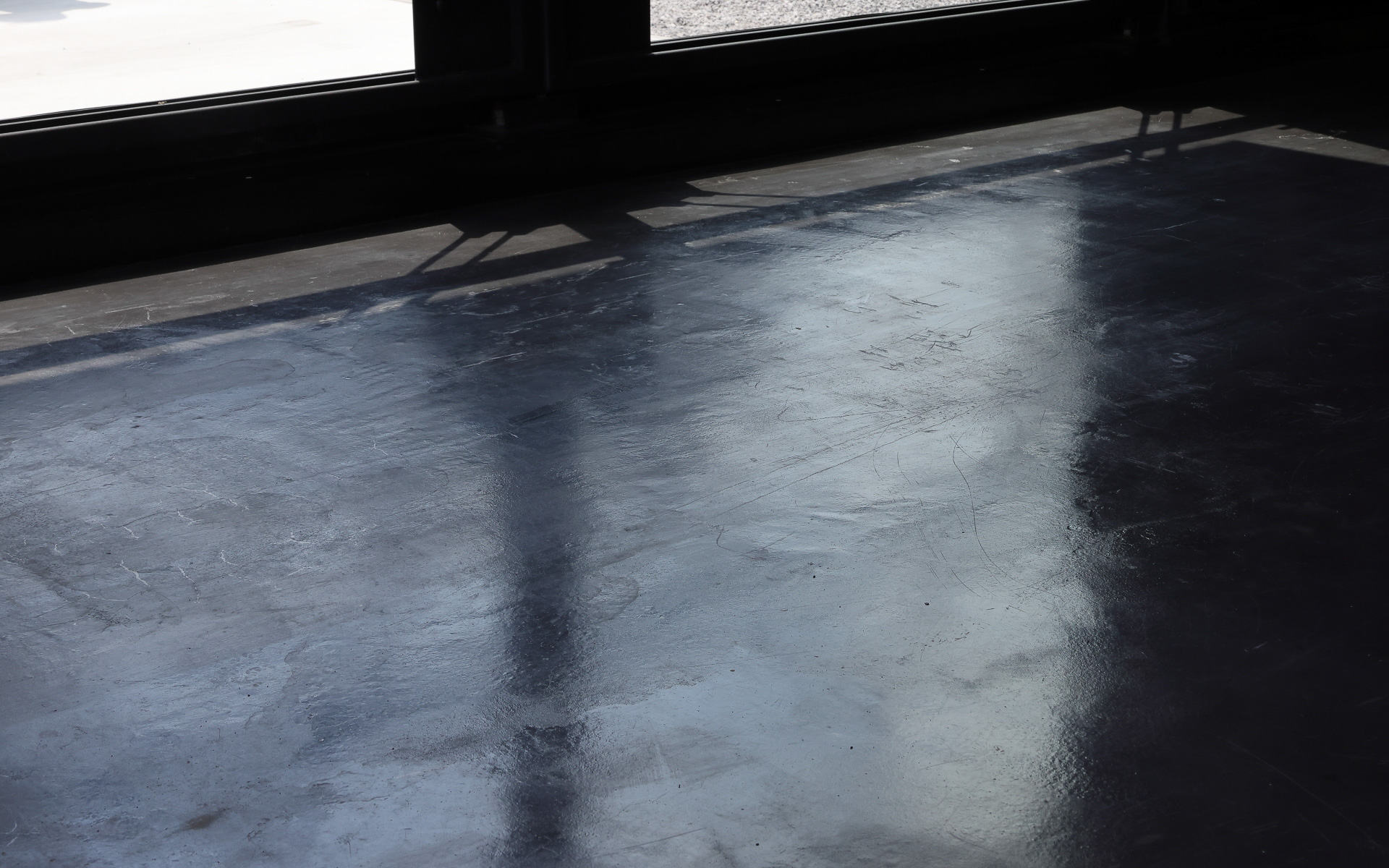 ガレージの床面もこだわりの仕上げ。こんなところにもDAYTONA HOUSE×LDKのこだわりが見て取れた