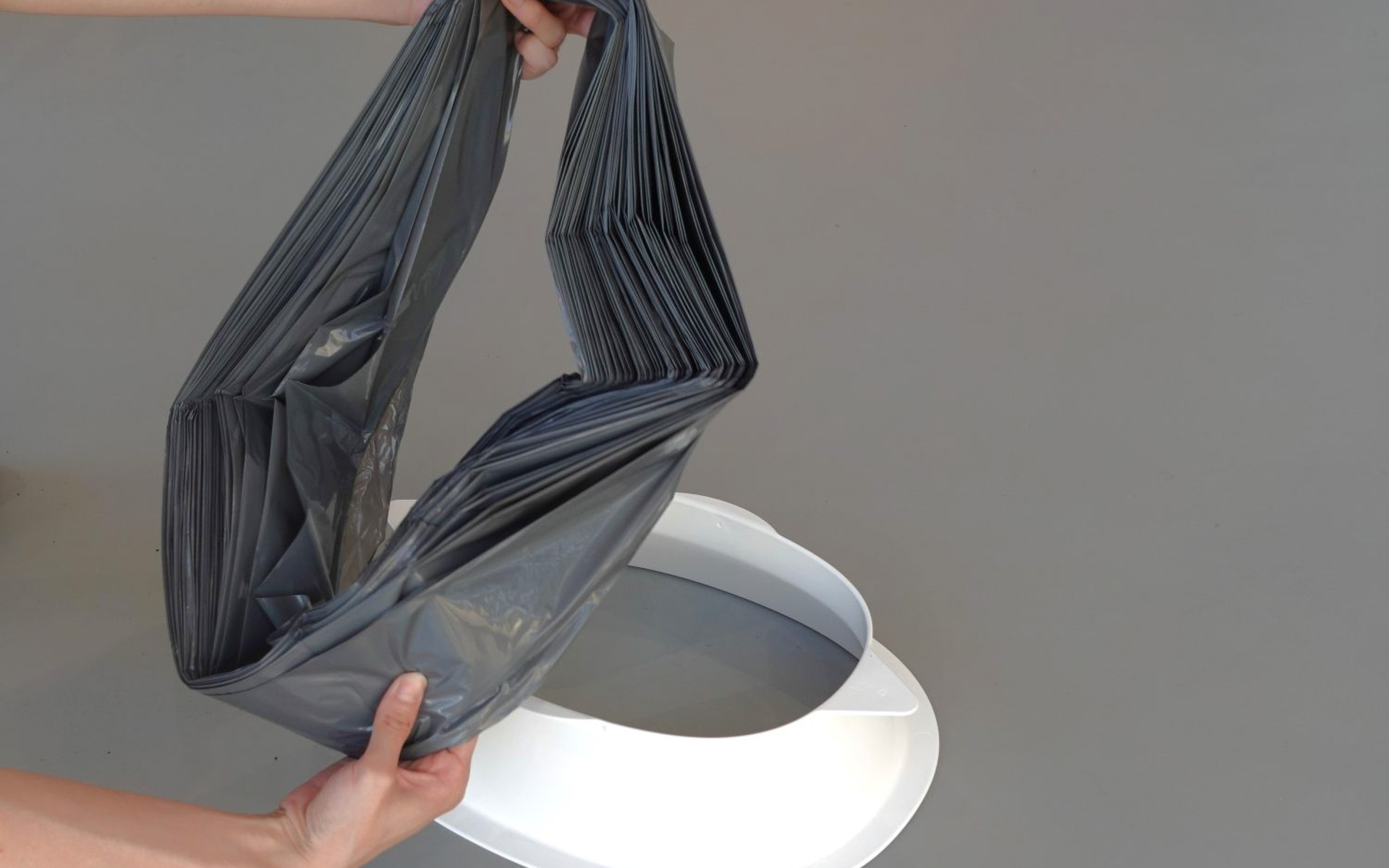 ロール状のフィルムを1度セットすれば、最大50回使用可能