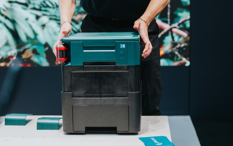 トイファクトリー、持ち運びできるポータブルトイレ「クレサナ X1」の