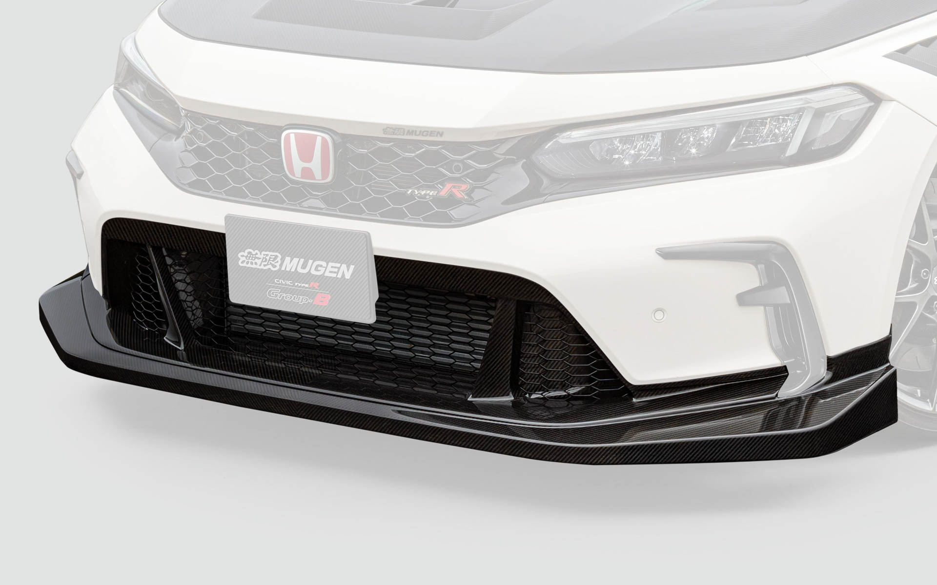 カーボンフロントバンパーロアスポイラー（165万円）。2026年3月下旬発売予定