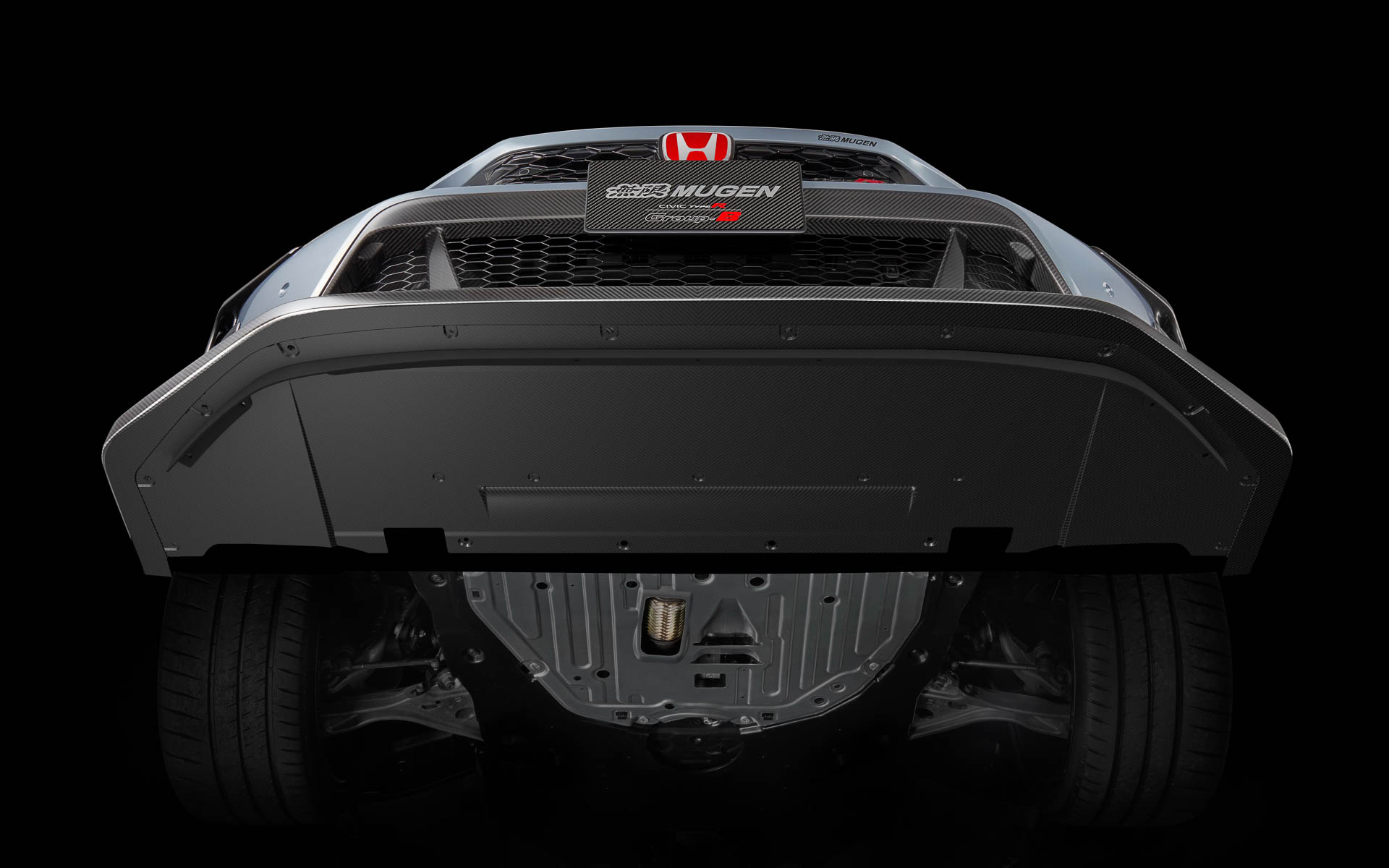 カーボンフロントバンパーロアスポイラー（165万円）。2026年3月下旬発売予定