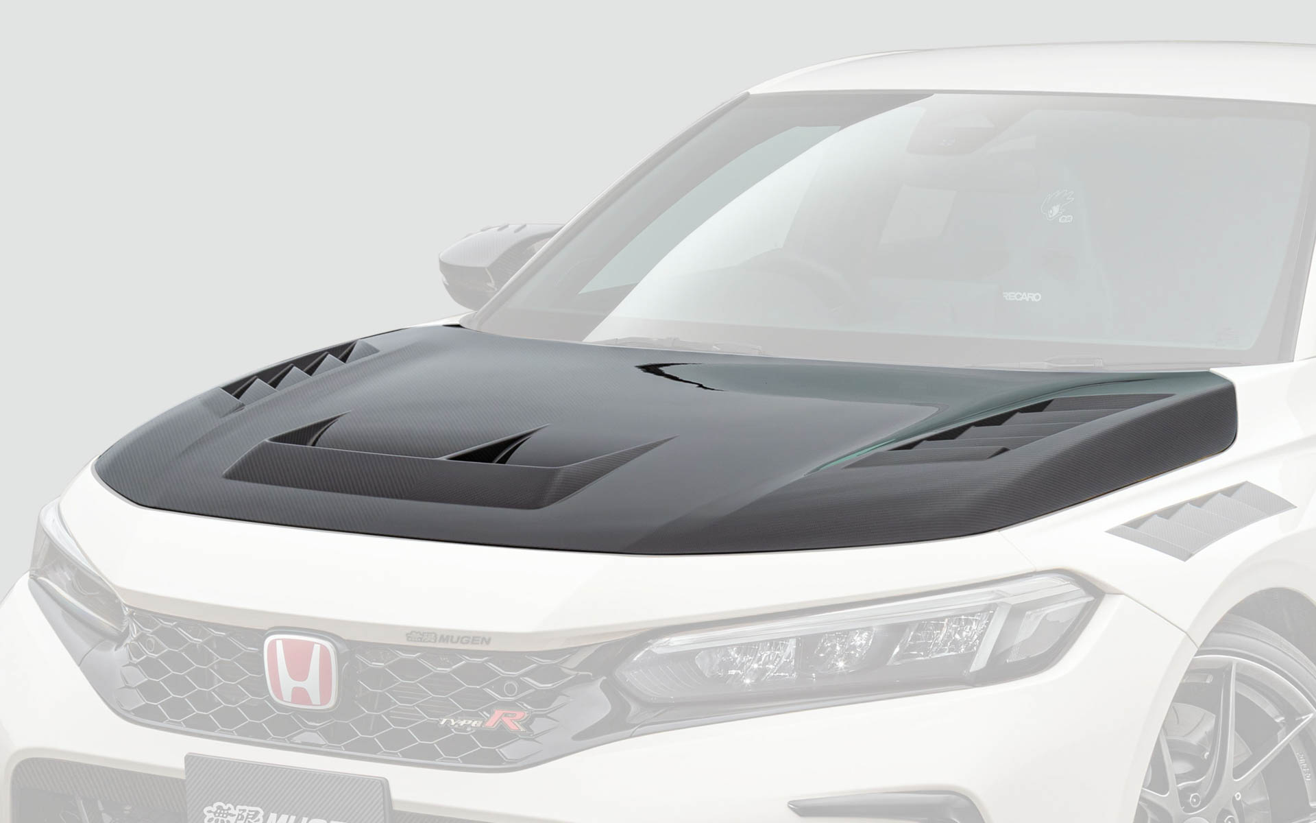 カーボンエアロボンネット（132万円）。2025年10月31日発売