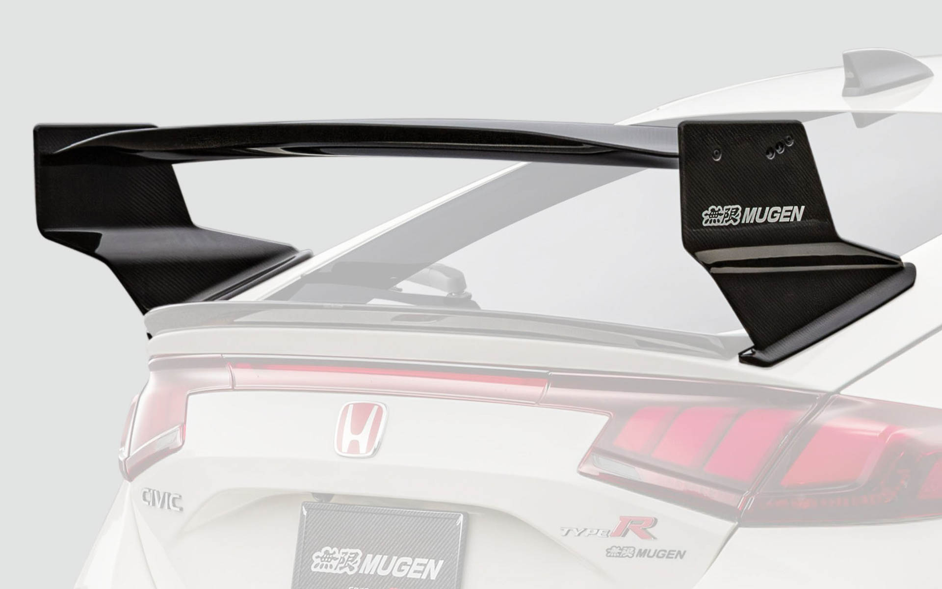 カーボンリアウイング（110万円）。2026年1月上旬発売予定