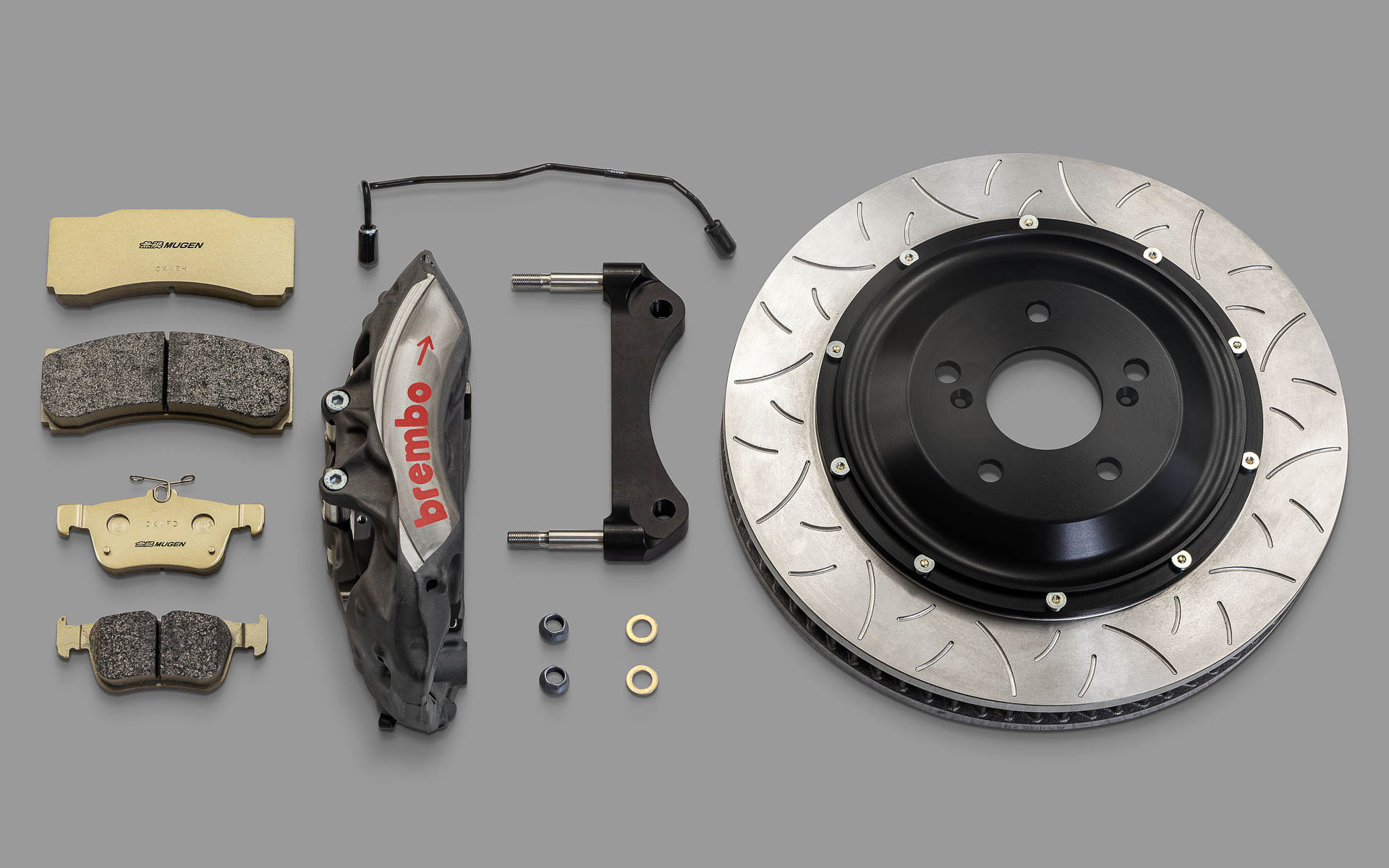 ハイパフォーマンスブレーキシステム（110万円）。2026年2月下旬発売予定。FR用ブレーキキャリパー、ブレーキディスク、ブレーキパイプ、ブレーキパッド、RR用ブレーキパッドの左右セット。ハイメタル材のブレーキパッドを採用しているため、ブレーキ鳴きが発生する場合があるとのこと